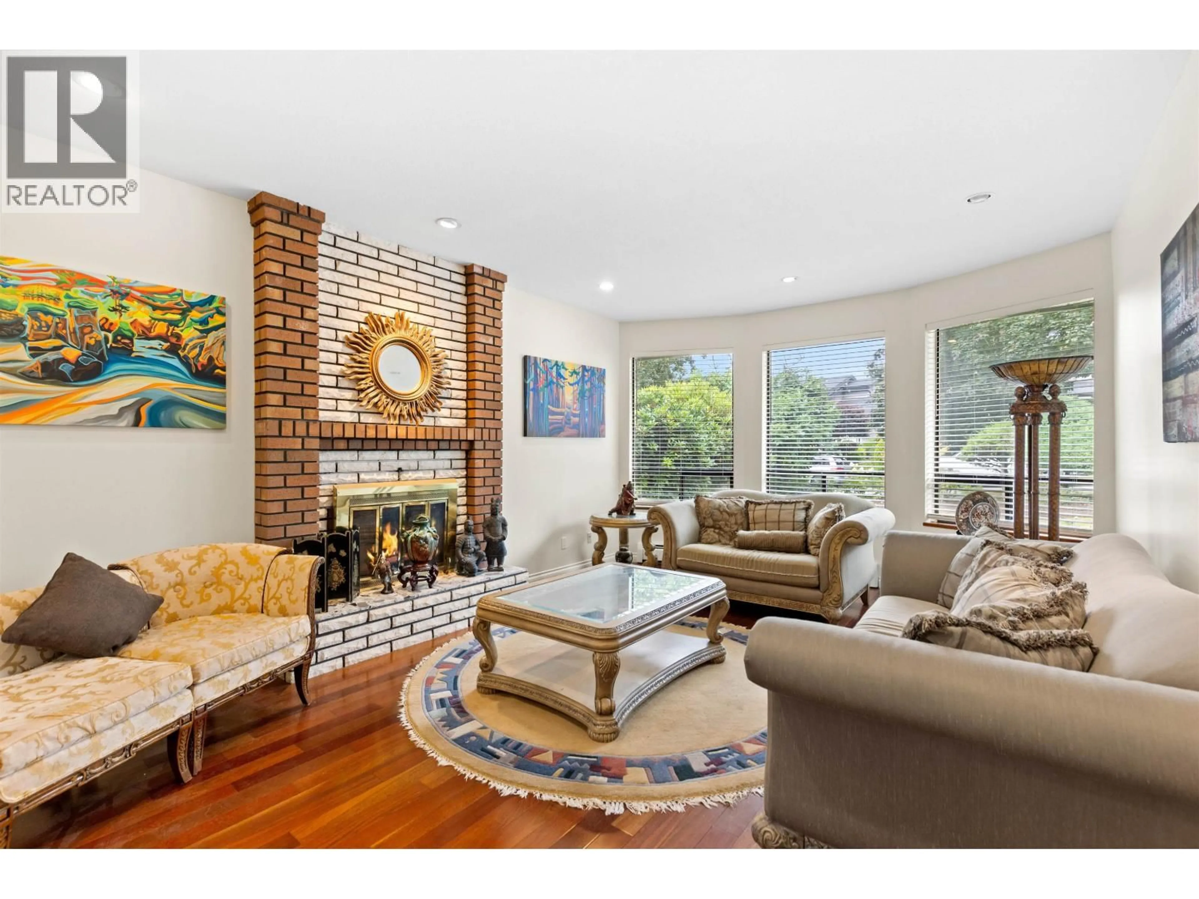 Living room with furniture, unknown for 7995 WOODHURST DRIVE, Burnaby British Columbia V5A4C6