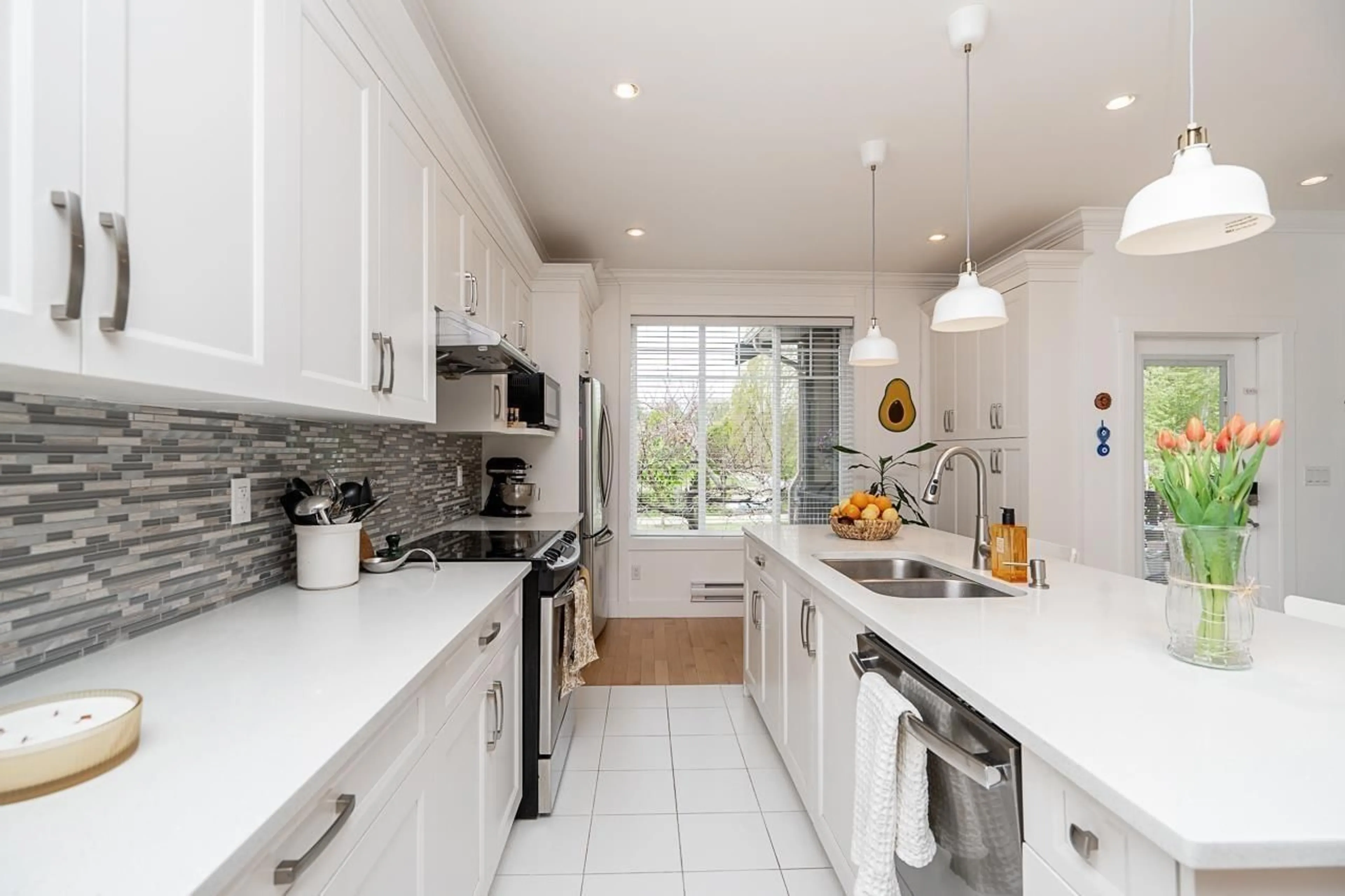 Contemporary kitchen, ceramic/tile floor for 1 - 18818 71 AVENUE, Surrey British Columbia V4N6N9