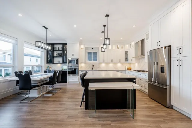 17825 BARNSTON DRIVE, Surrey 4