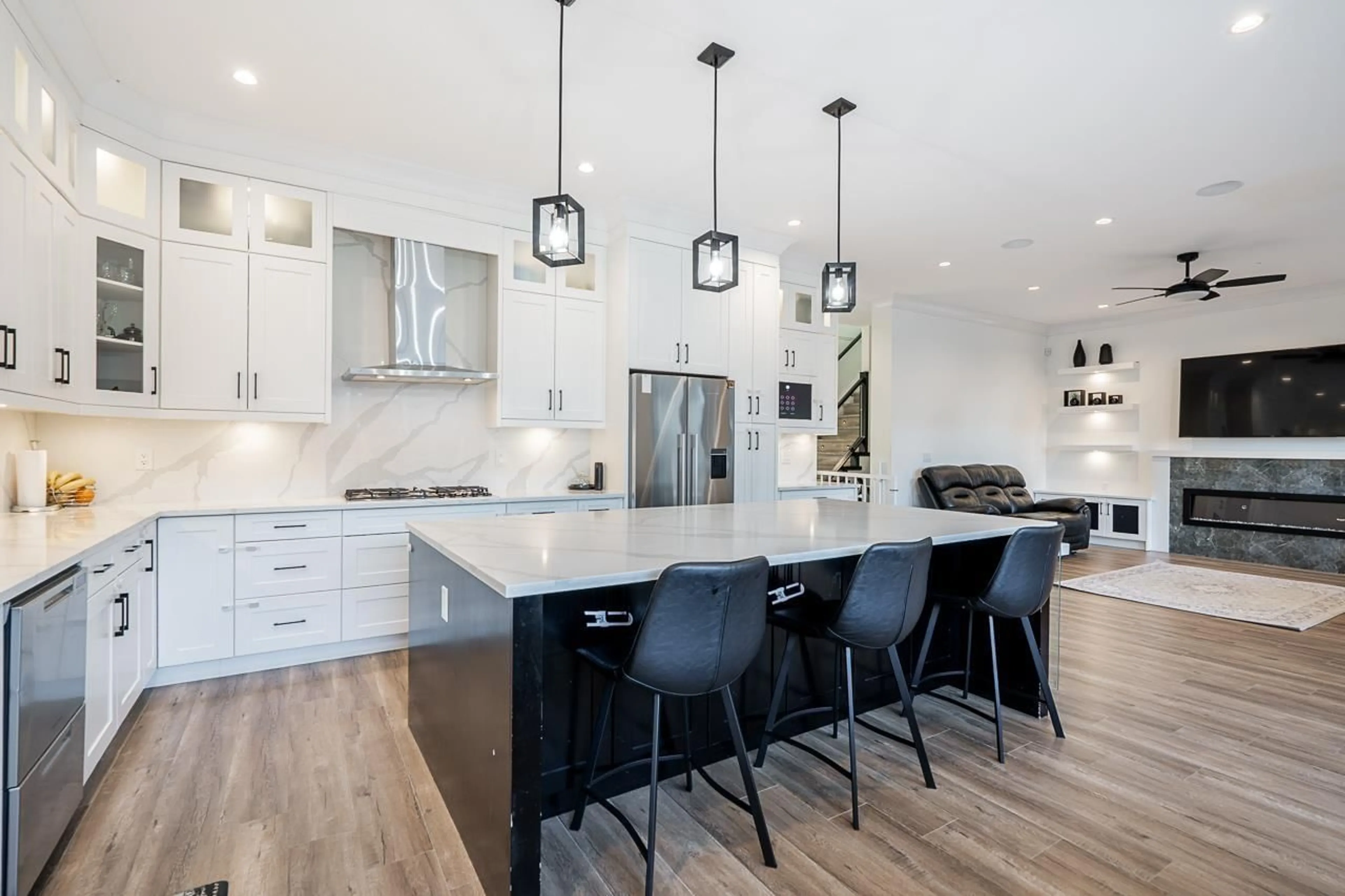 Open concept kitchen, unknown for 17825 BARNSTON DRIVE, Surrey British Columbia V4N6T4