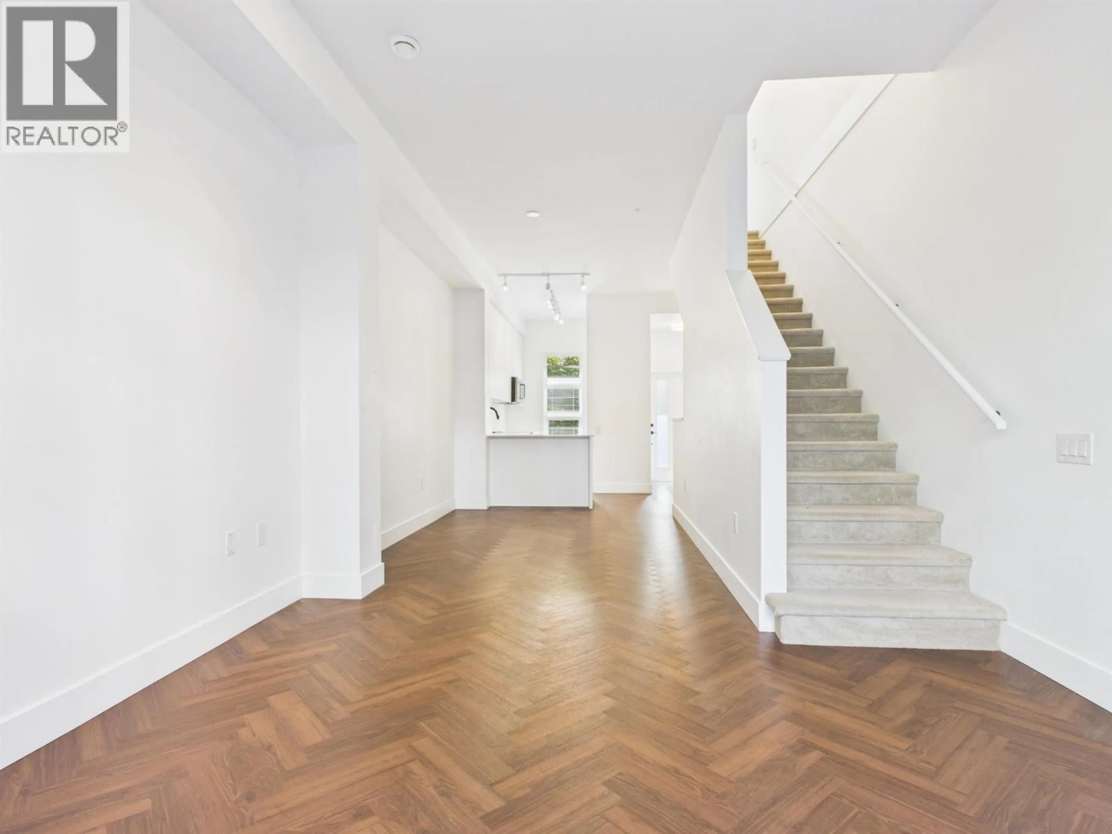 Unknown for 4 - 9735 UNIVERSITY CRESCENT, Burnaby British Columbia V5A0E8