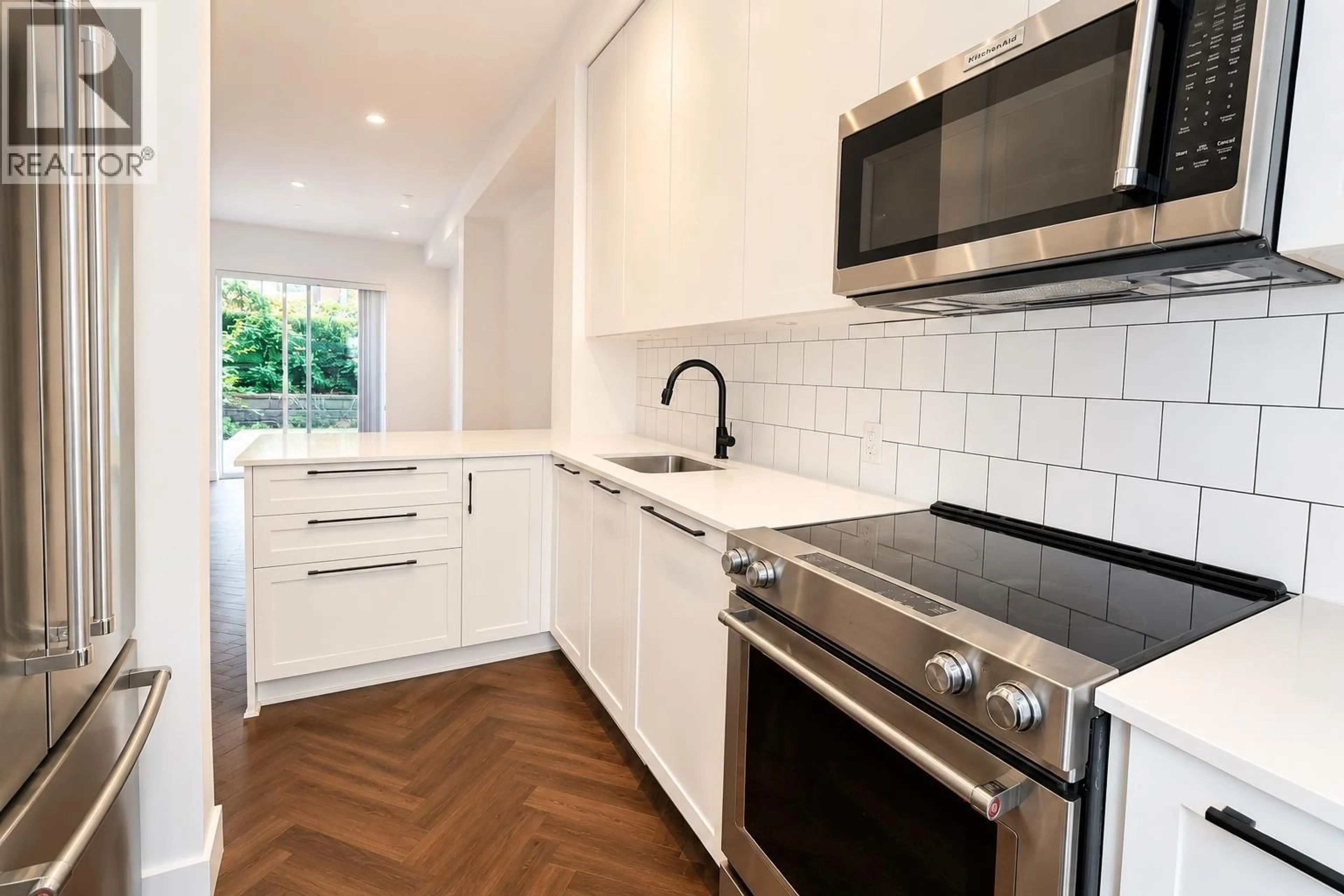 Standard kitchen, unknown for 4 - 9735 UNIVERSITY CRESCENT, Burnaby British Columbia V5A0E8