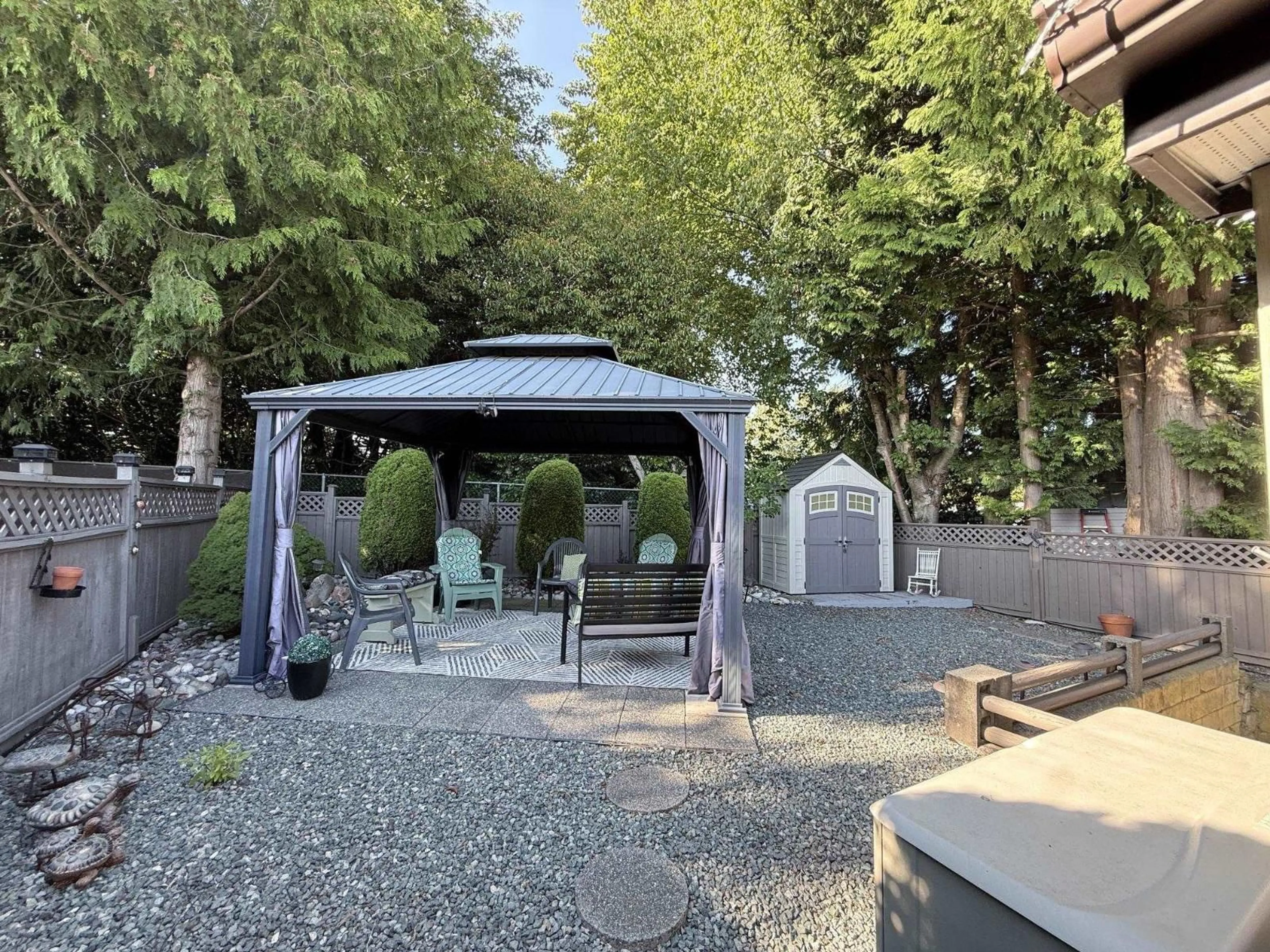 Patio, street for 15851 SUFFOLK ROAD, Surrey British Columbia V4A5L3