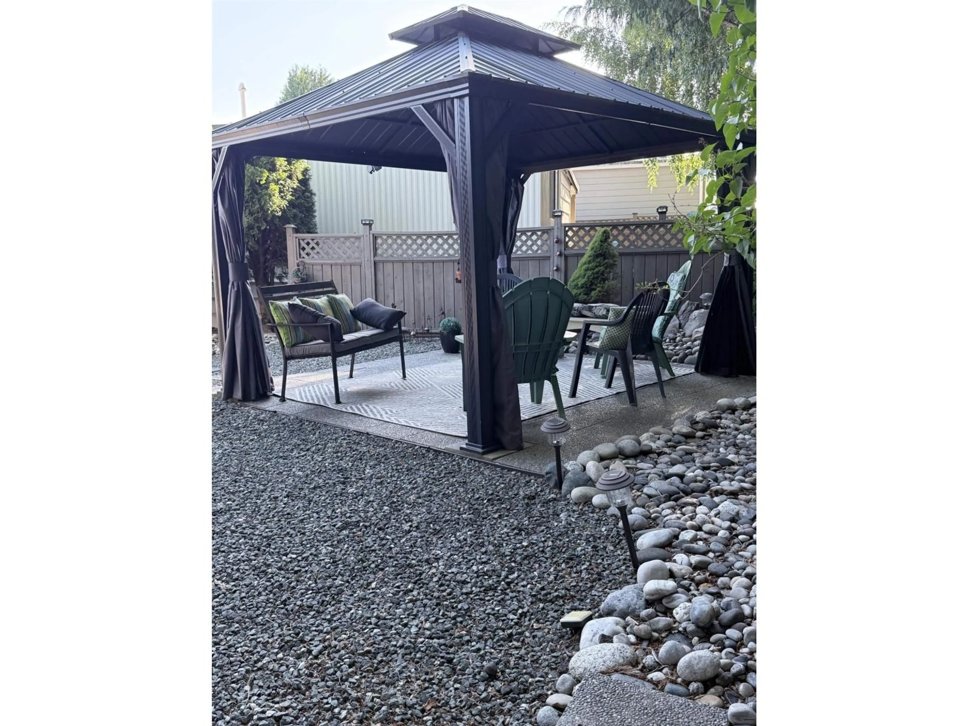 Patio, street for 15851 SUFFOLK ROAD, Surrey British Columbia V4A5L3