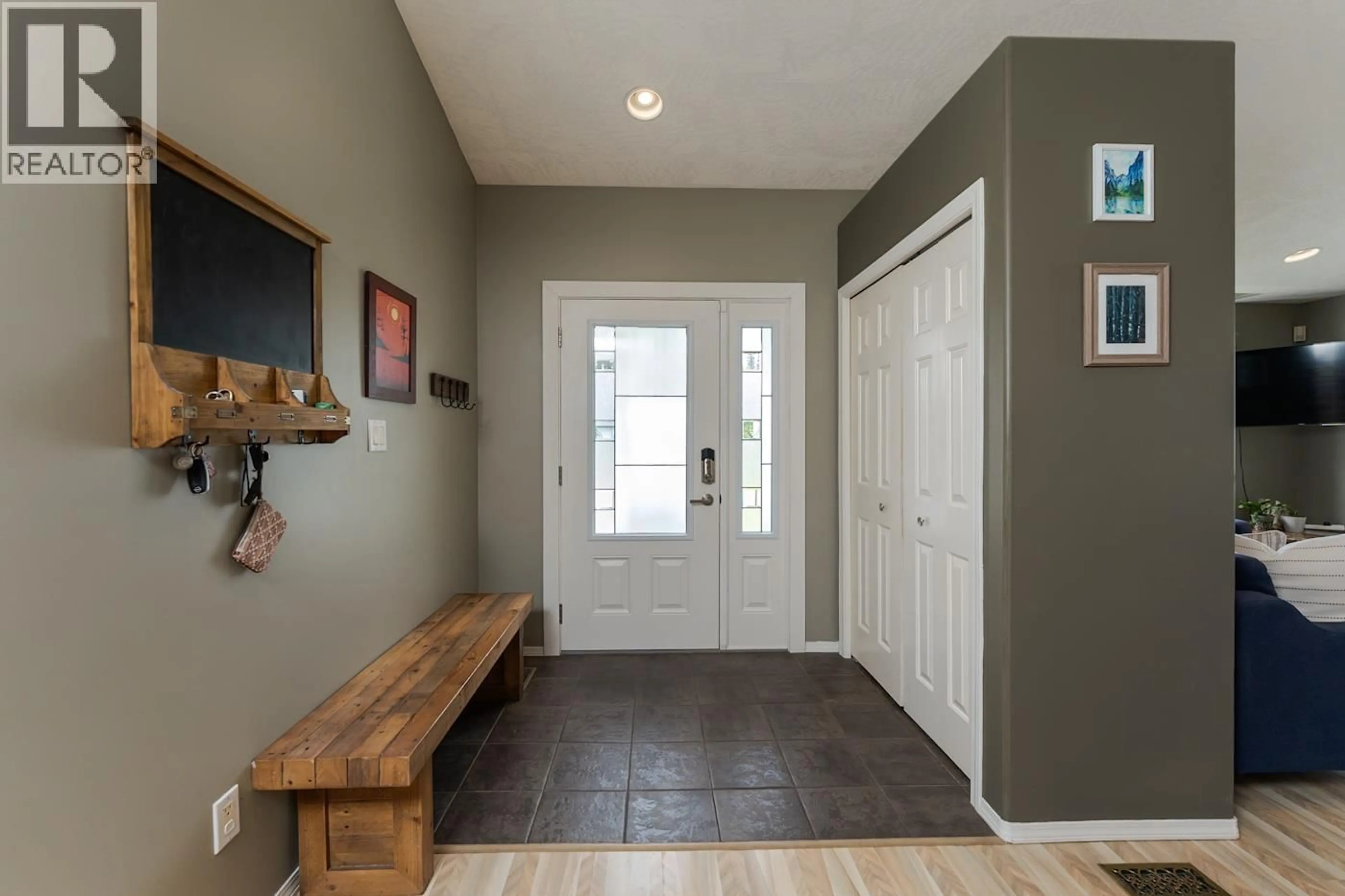 Indoor entryway for 5463 HEYER ROAD, Prince George British Columbia V2N6J3