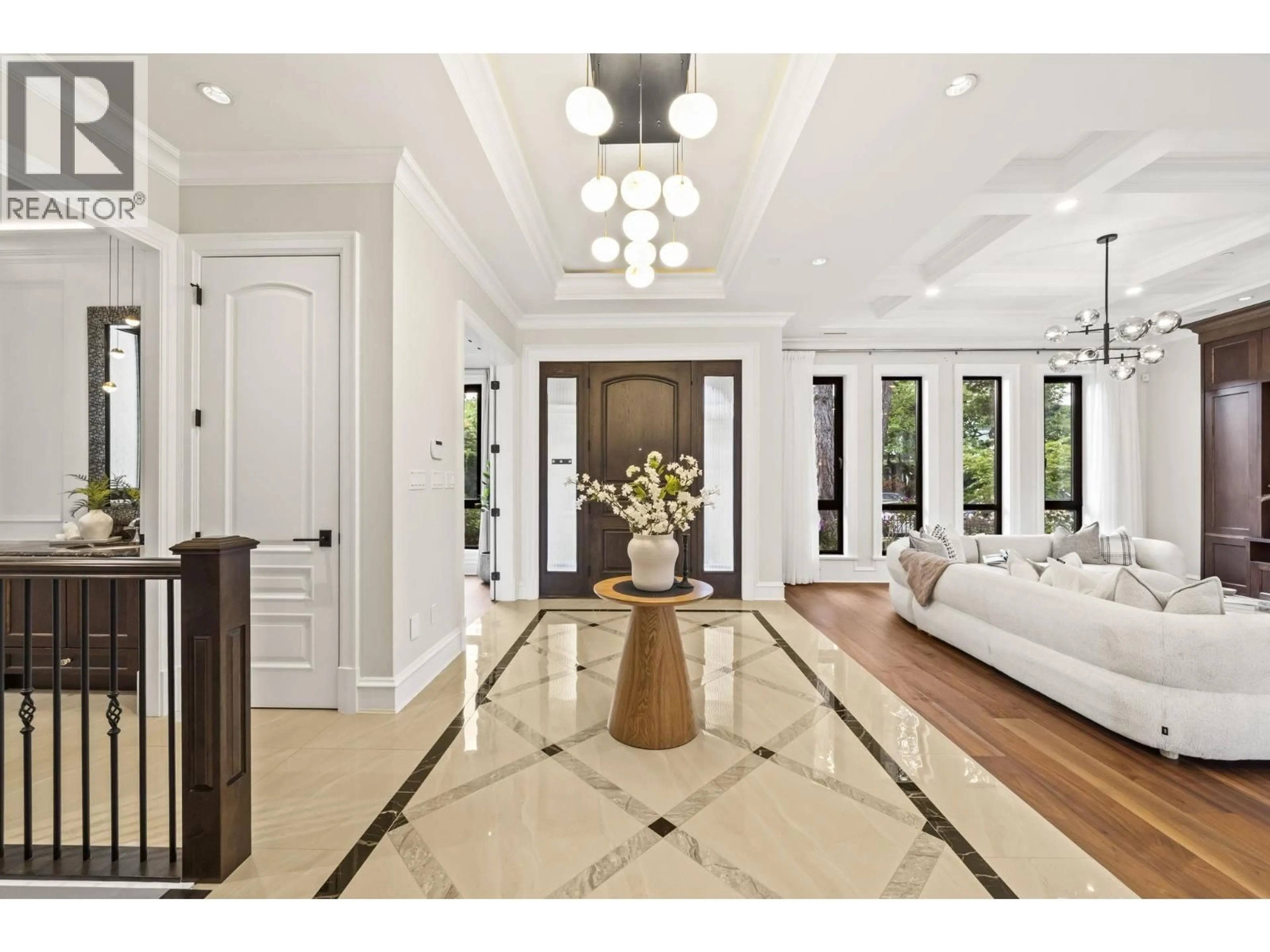 Indoor entryway for 4347 9TH AVENUE, Vancouver British Columbia V6R2C8