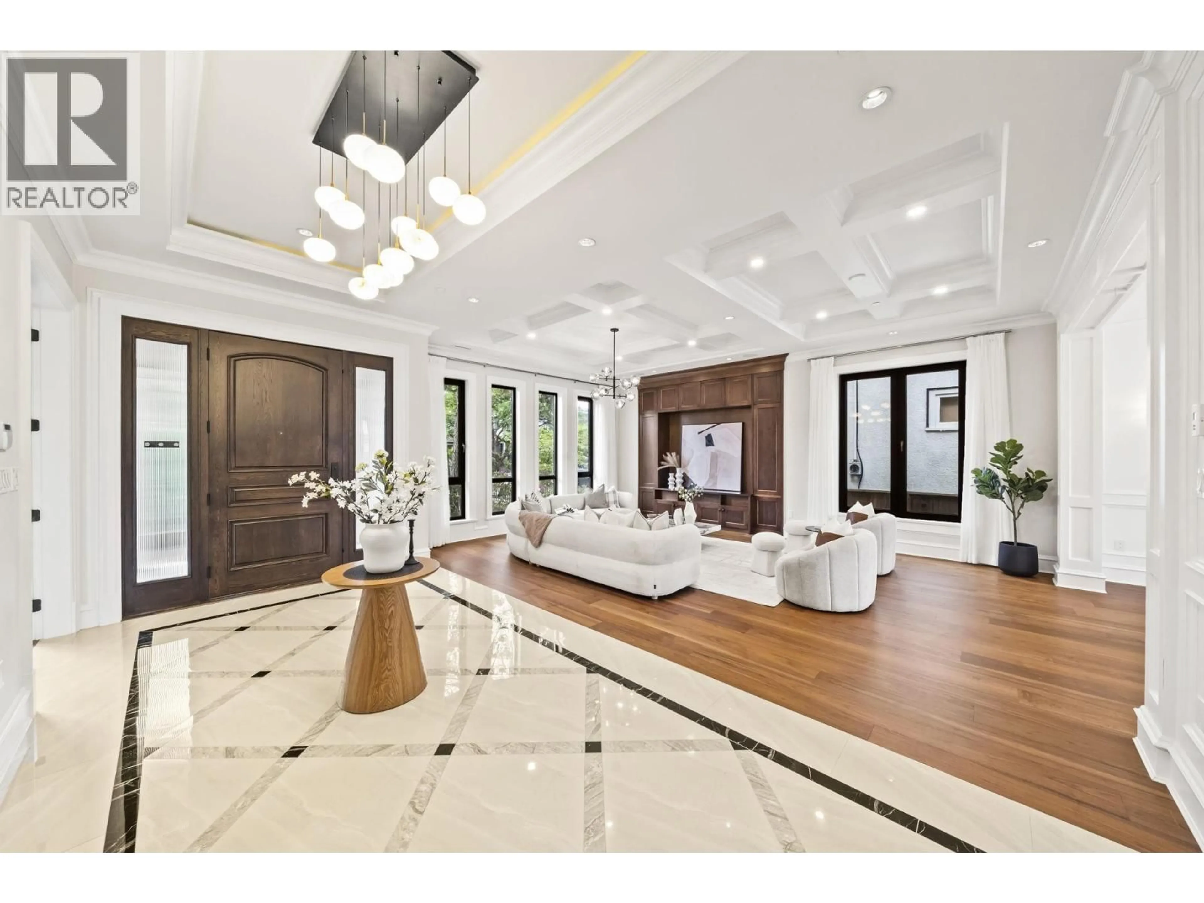 Indoor foyer for 4347 9TH AVENUE, Vancouver British Columbia V6R2C8