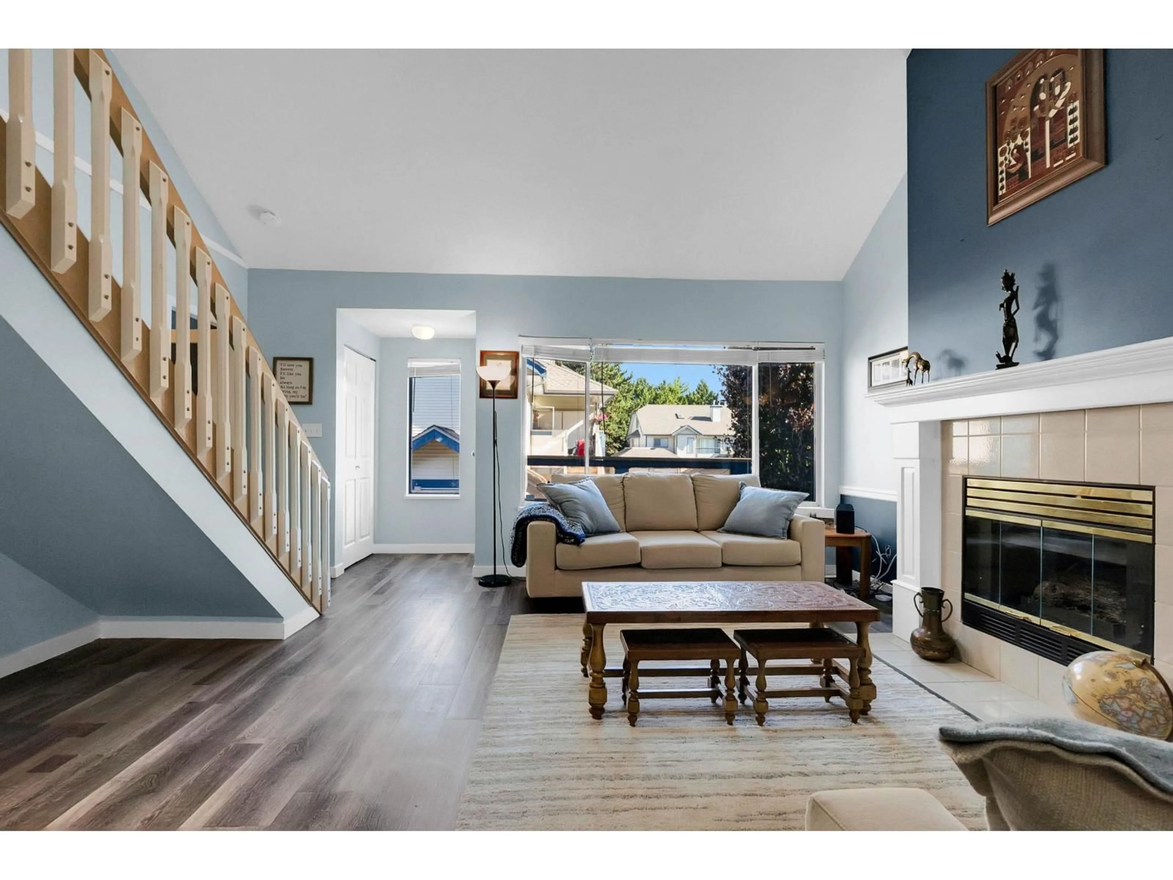 Living room with furniture, unknown for 213 - 7837 120A ST STREET, Surrey British Columbia V3W0W9