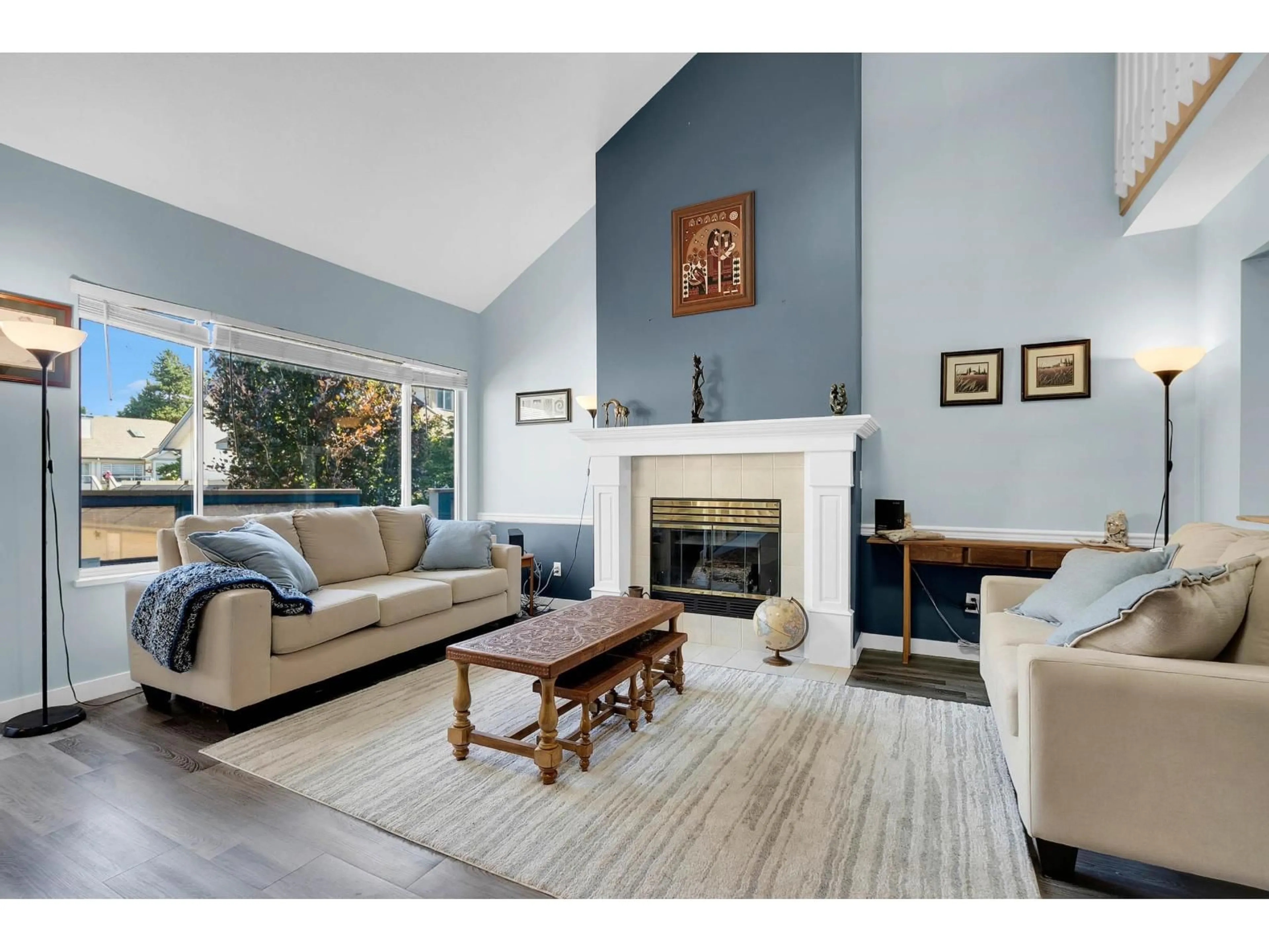 Living room with furniture, unknown for 213 - 7837 120A ST STREET, Surrey British Columbia V3W0W9