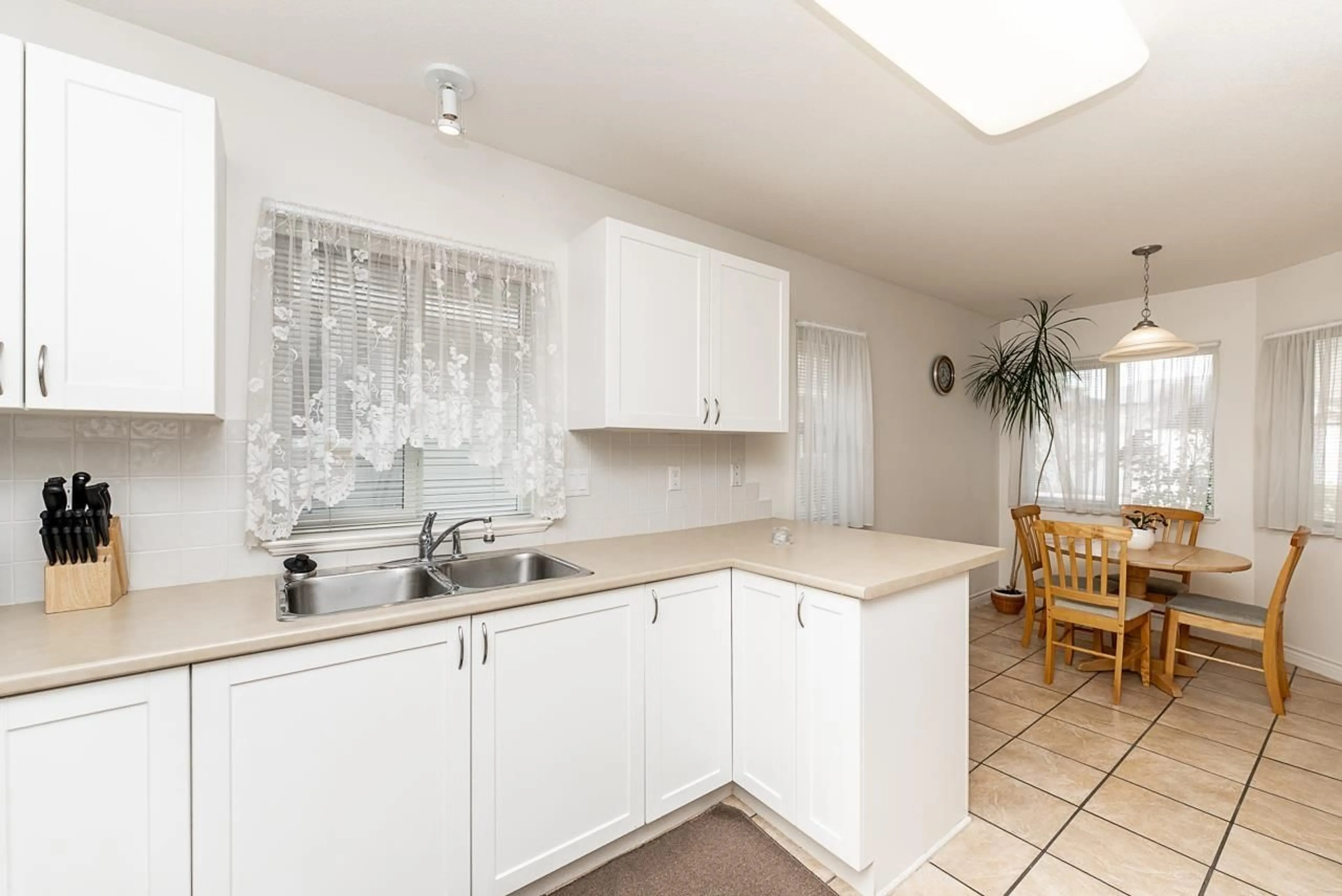 Standard kitchen, unknown for 53 - 17516 4 AVENUE, Surrey British Columbia V3S0S1