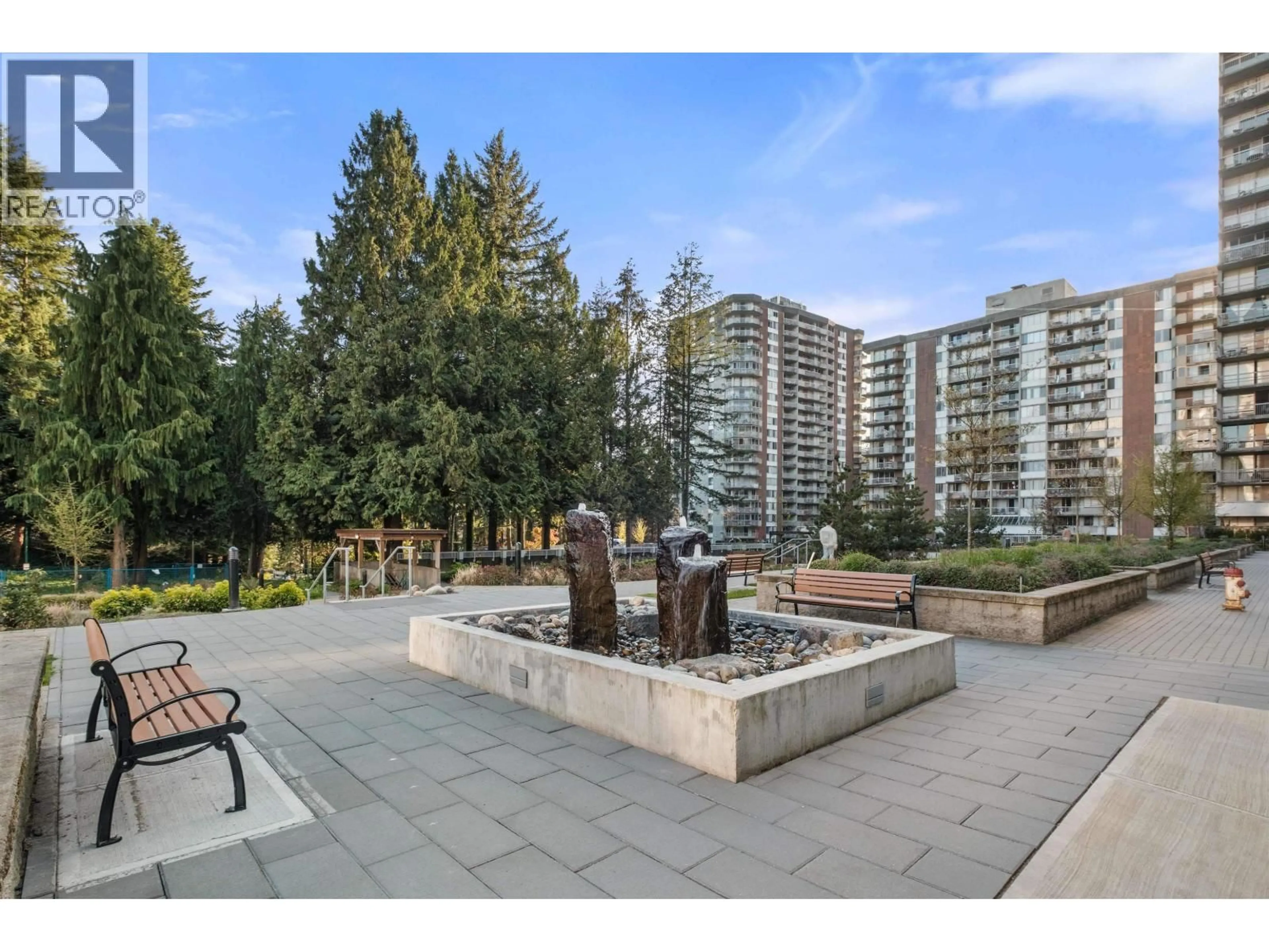 Patio, unknown for 519 - 2012 FULLERTON AVENUE, North Vancouver British Columbia V7P3E3