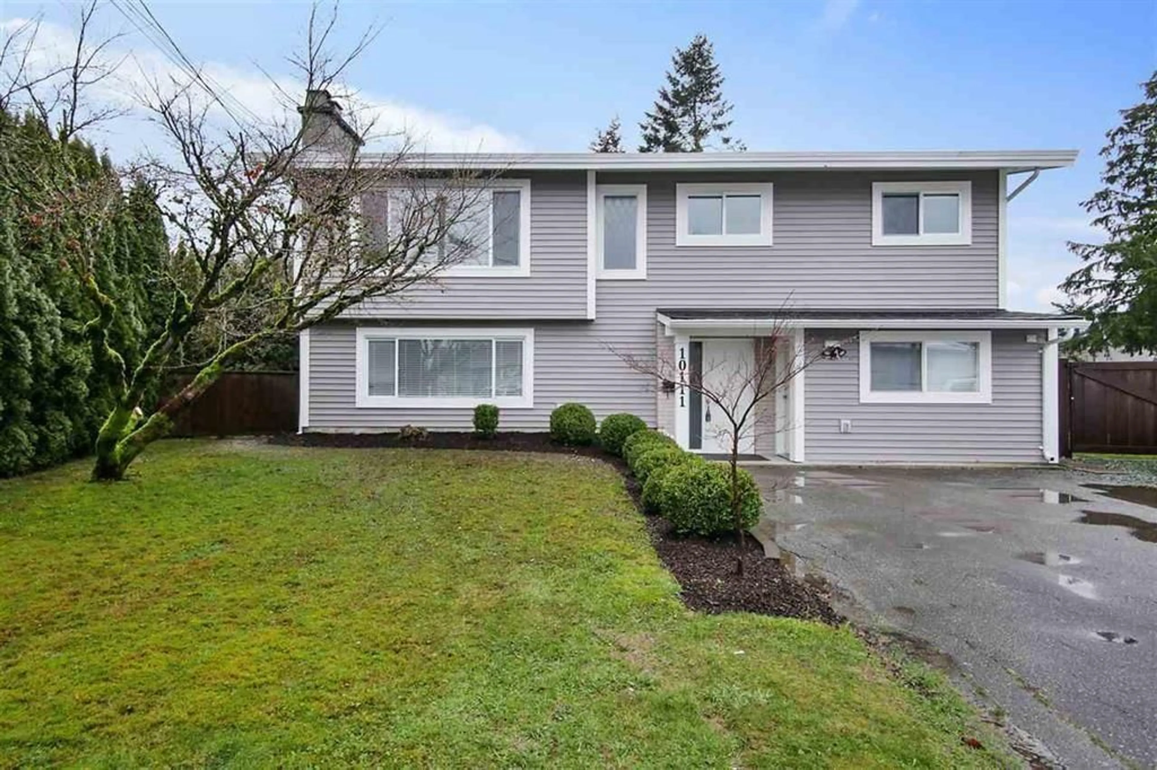Home with vinyl exterior material, street for 10111 SHAMROCK DRIVE, Chilliwack British Columbia V2P5L3