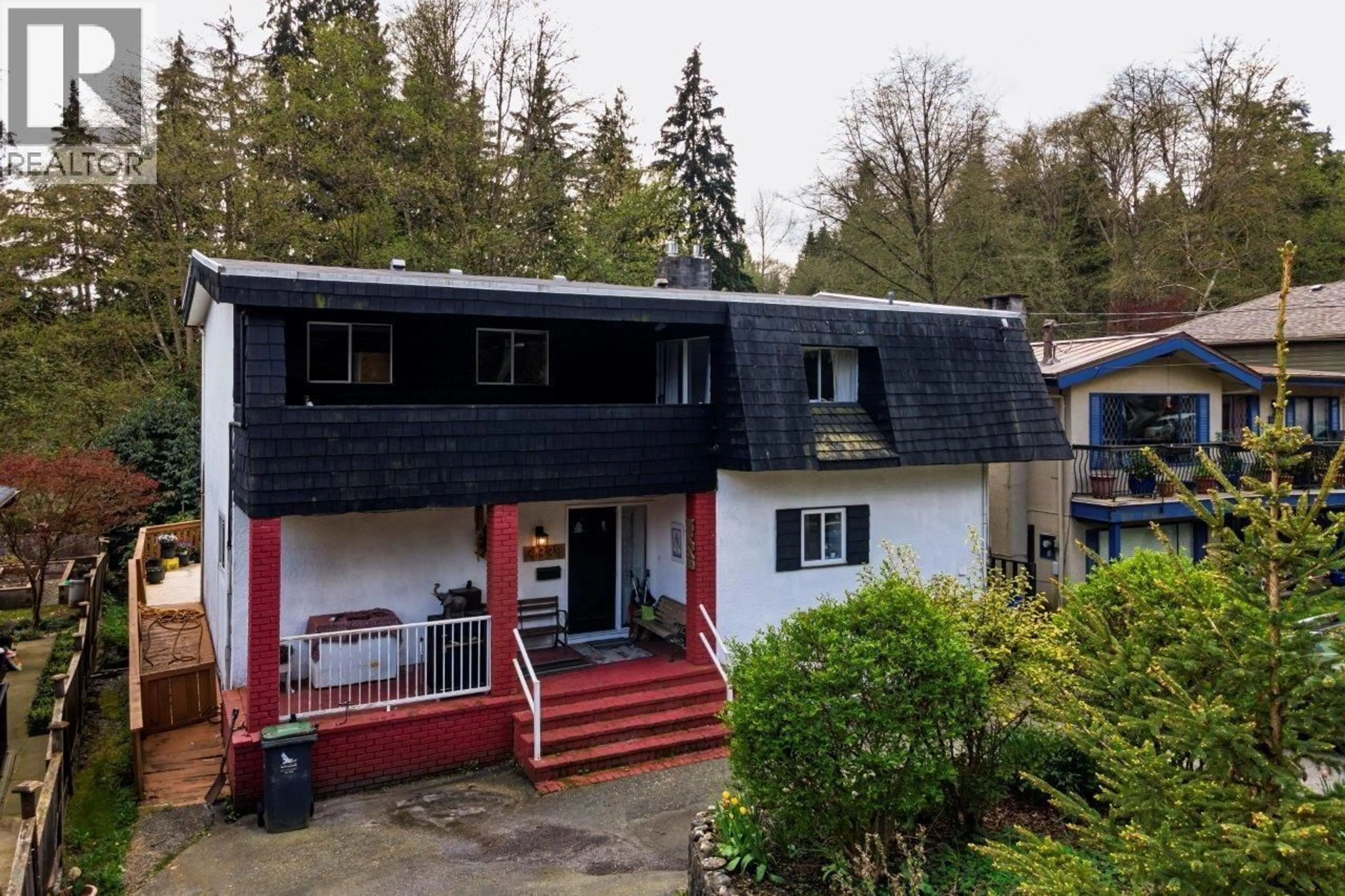 A pic from outside/outdoor area/front of a property/back of a property/a pic from drone, unknown for 4339 CLIFFMONT ROAD, North Vancouver British Columbia V7G1J6