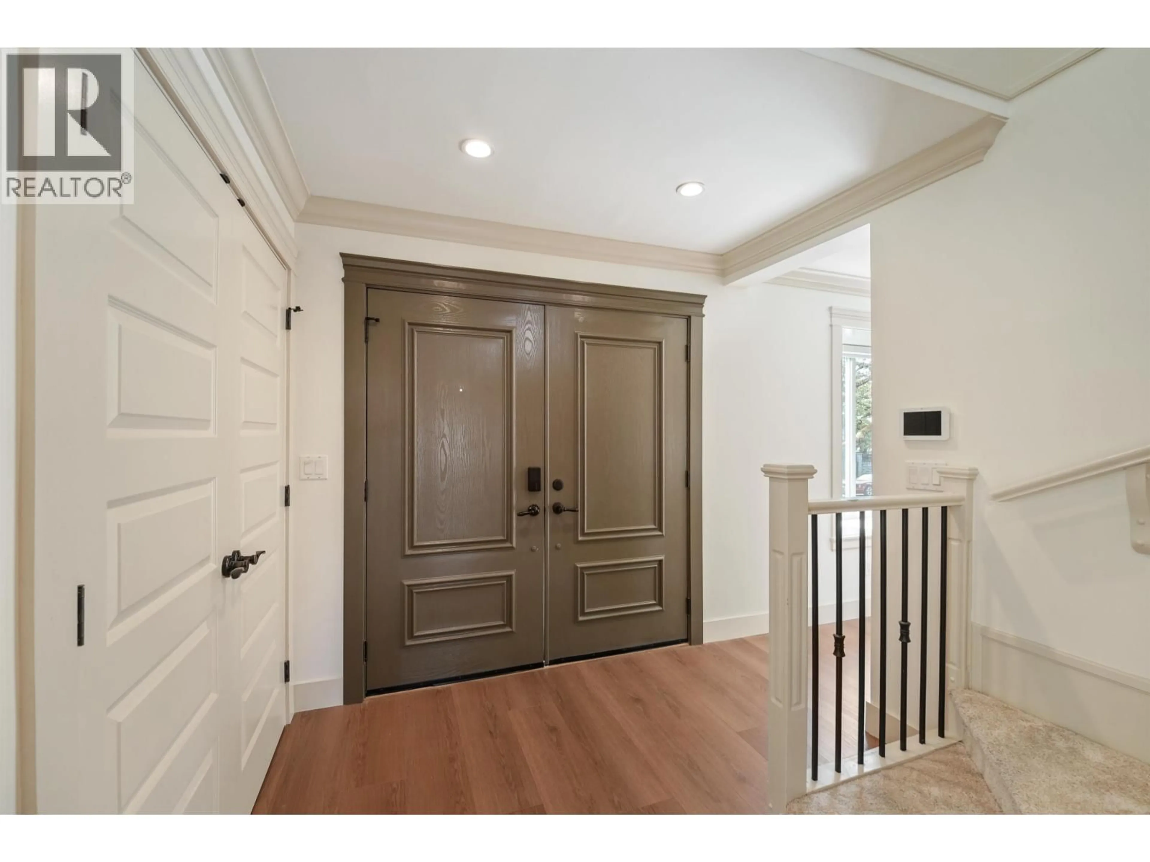 Indoor entryway for 5454 SLOCAN ST STREET, Vancouver British Columbia V5R2B1