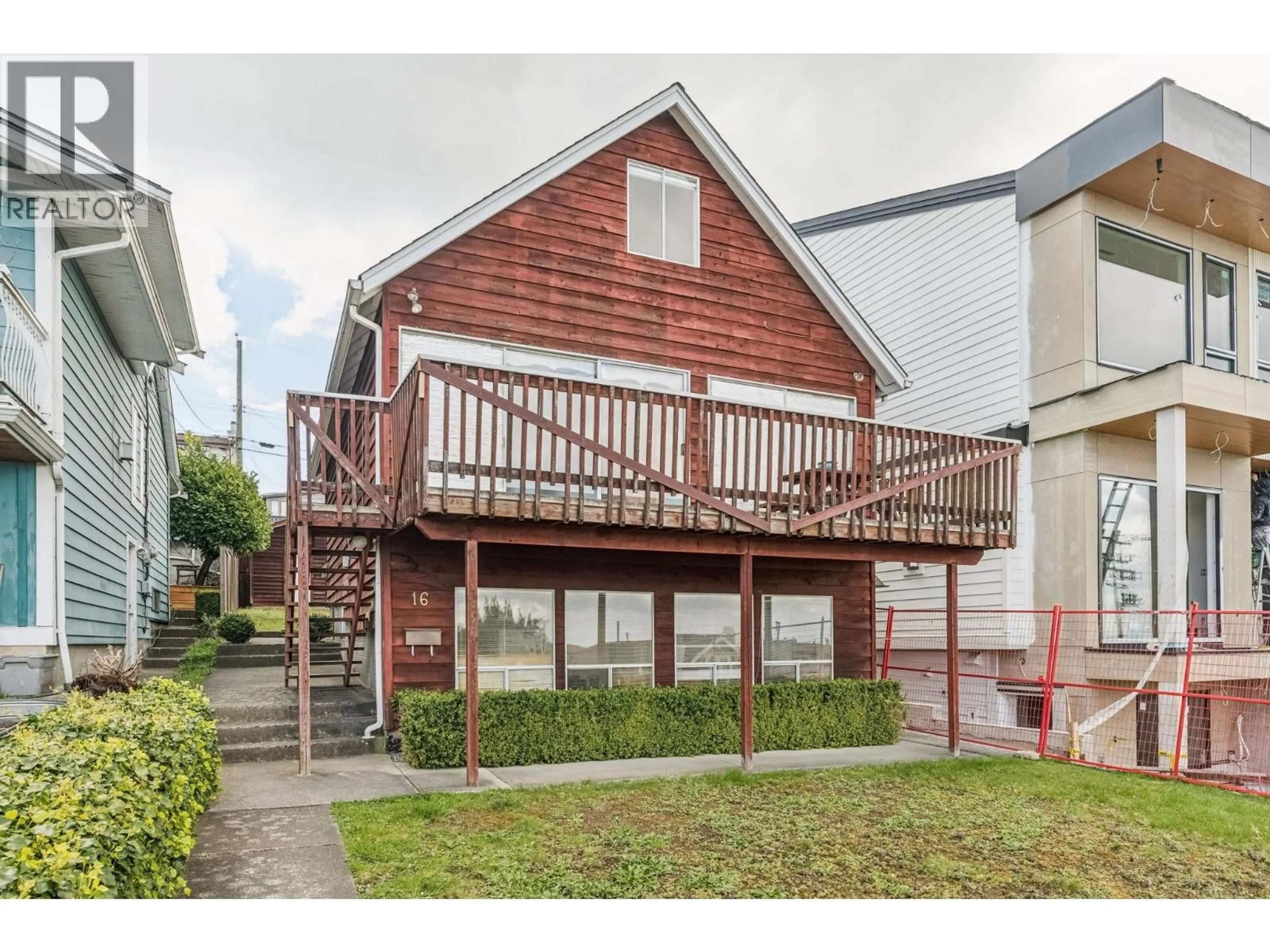 Patio, street for 16 HYTHE AVENUE, Burnaby British Columbia V5B1G4