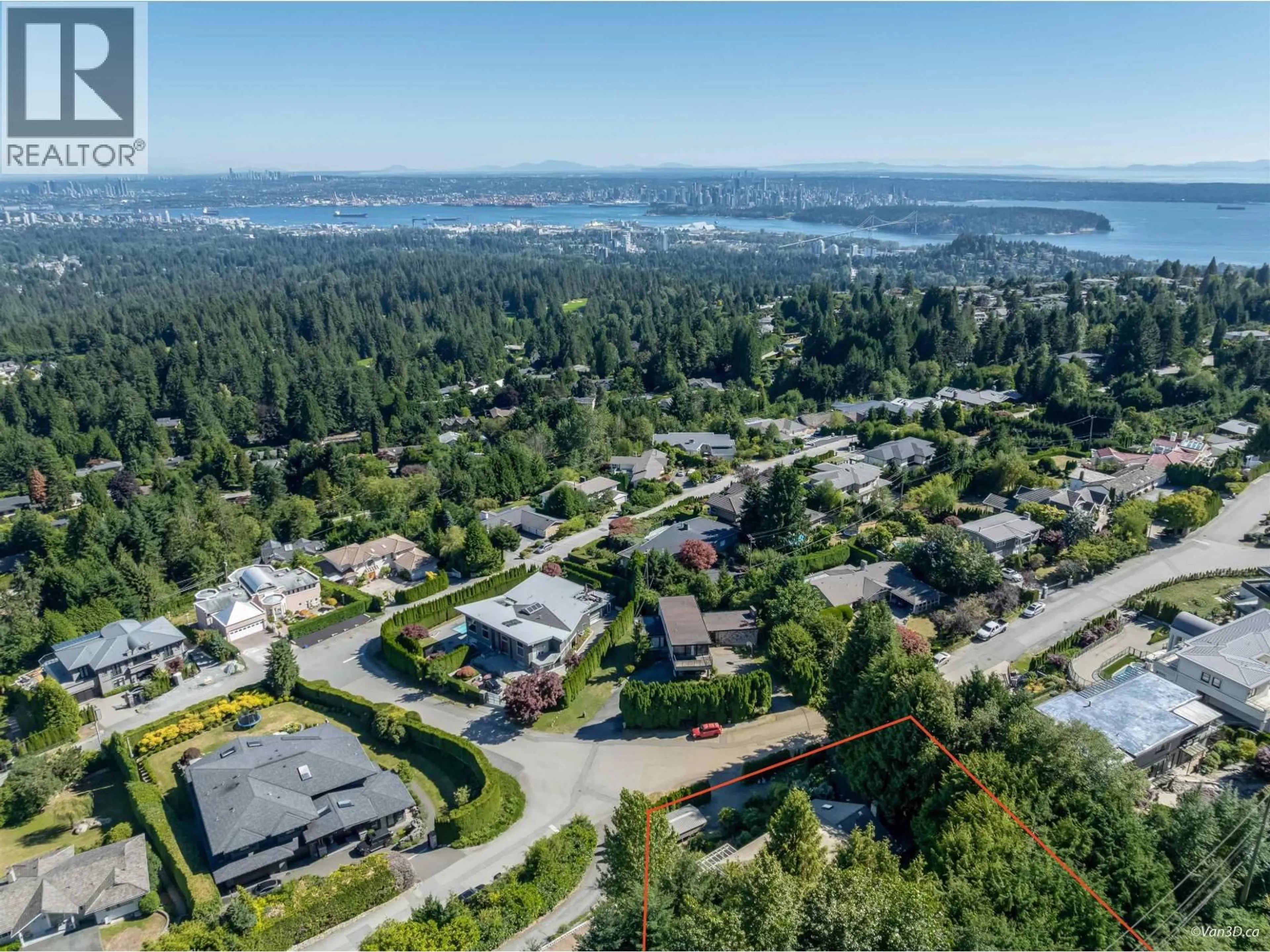 A pic from outside/outdoor area/front of a property/back of a property/a pic from drone, water/lake/river/ocean view for 661 ANDOVER CRESCENT, West Vancouver British Columbia V7S1Y4