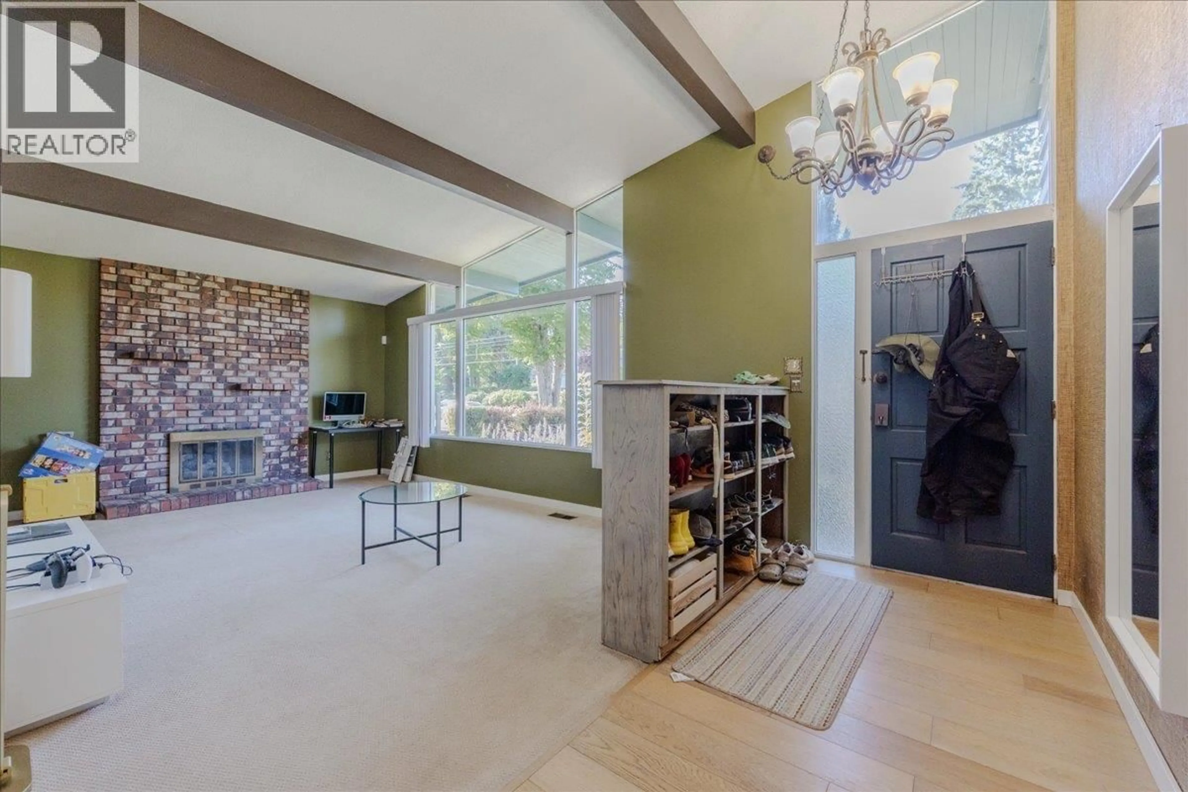 Indoor foyer for 21784 DONOVAN AVENUE, Maple Ridge British Columbia V2X3A7