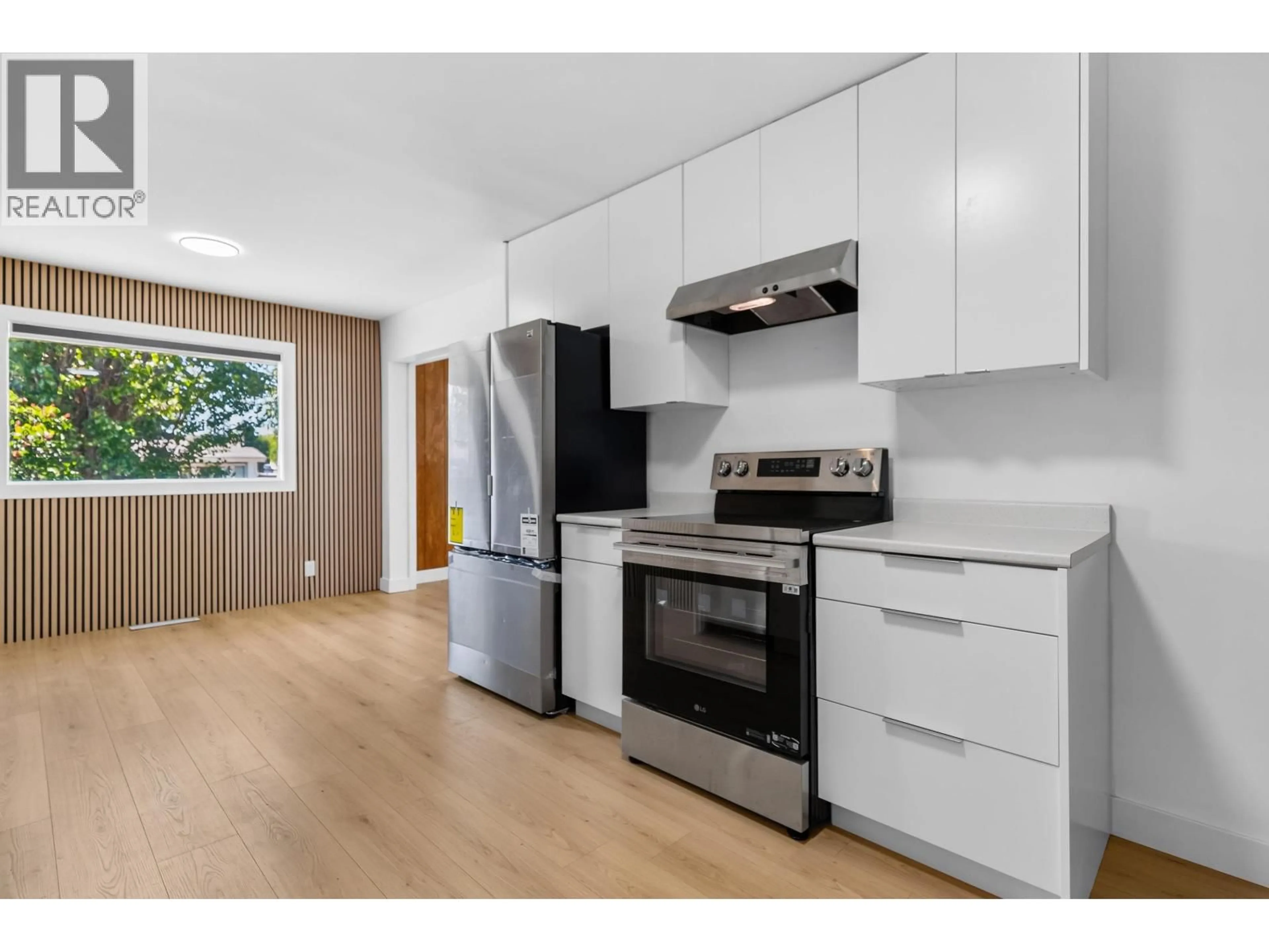 Standard kitchen, wood/laminate floor for 1510 ALWARD STREET, Prince George British Columbia V2M2G6