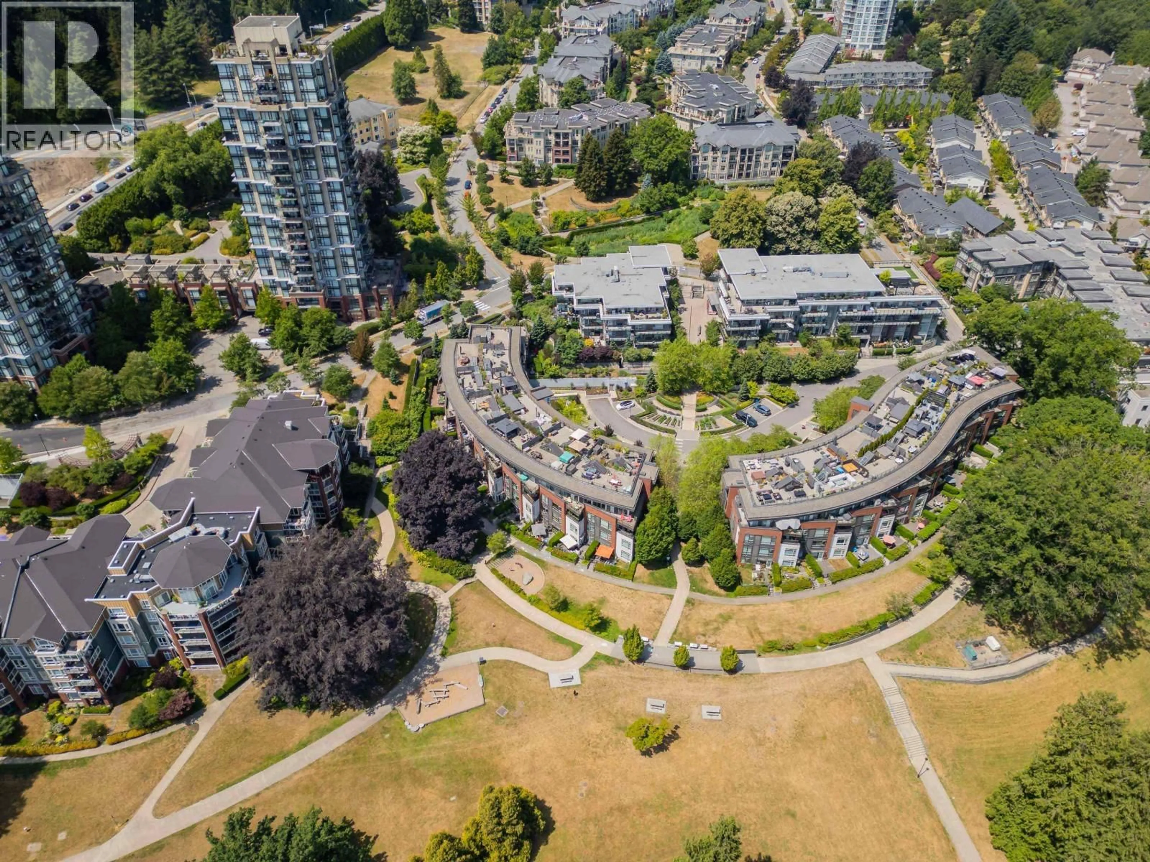 A pic from outside/outdoor area/front of a property/back of a property/a pic from drone, city buildings view from balcony for 303 - 20 ROYAL AVENUE, New Westminster British Columbia V3L0G9