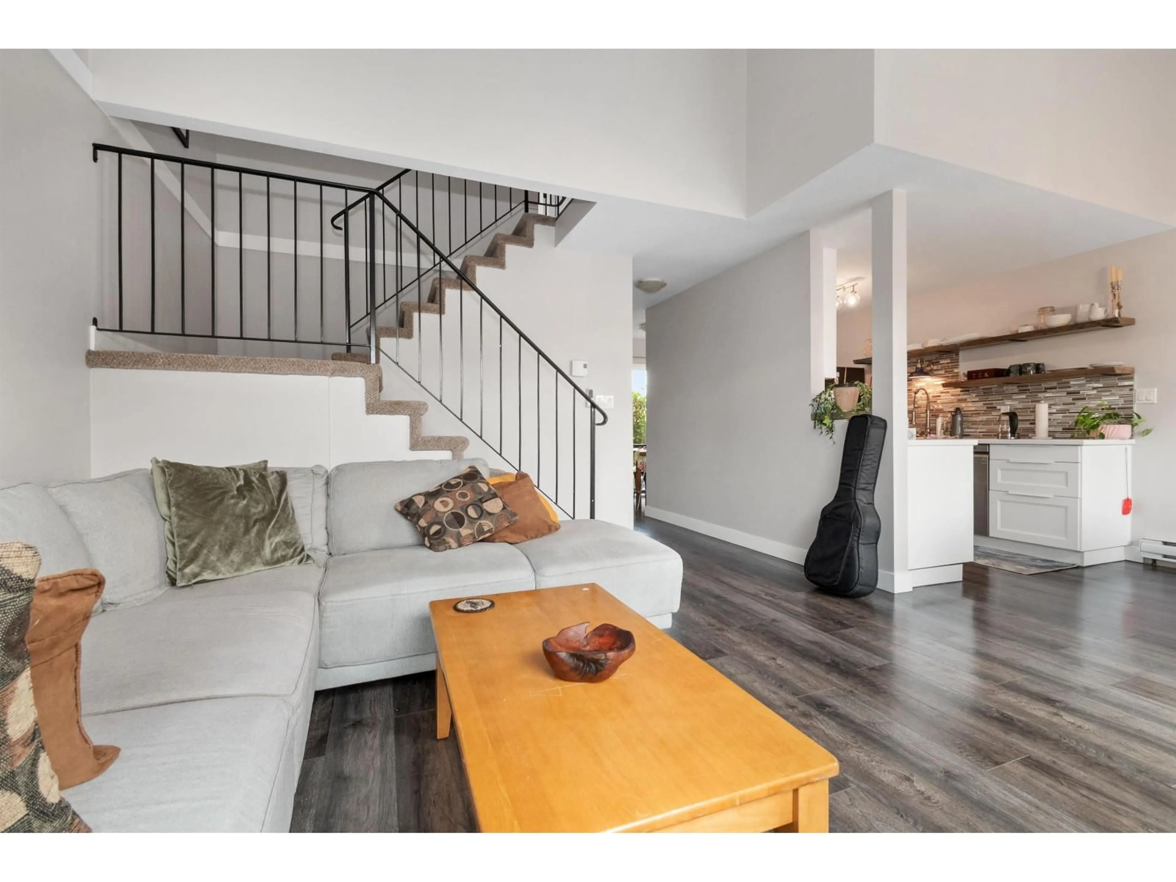 Living room with furniture, wood/laminate floor for 14 - 1829 HEATH ROAD, Agassiz British Columbia V0M1A0