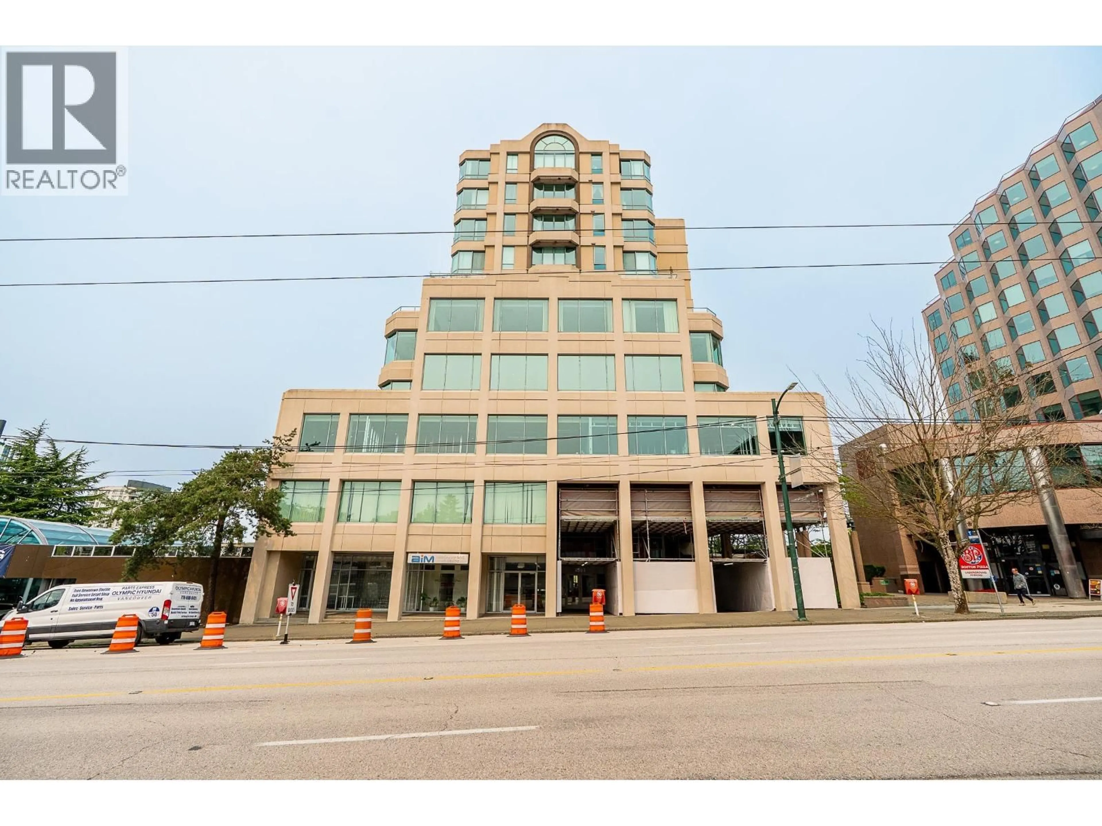 Indoor foyer for 804 - 1355 BROADWAY, Vancouver British Columbia V6H1G8