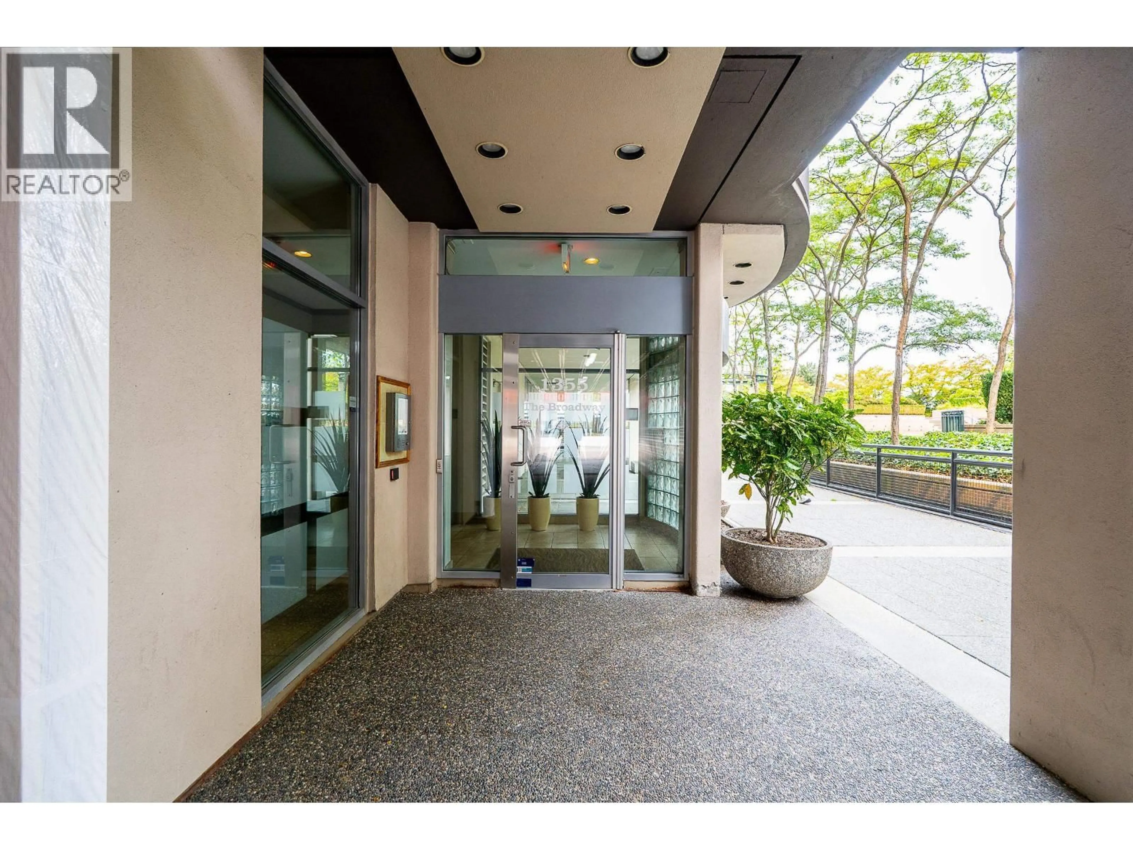 Indoor foyer for 804 - 1355 BROADWAY, Vancouver British Columbia V6H1G8