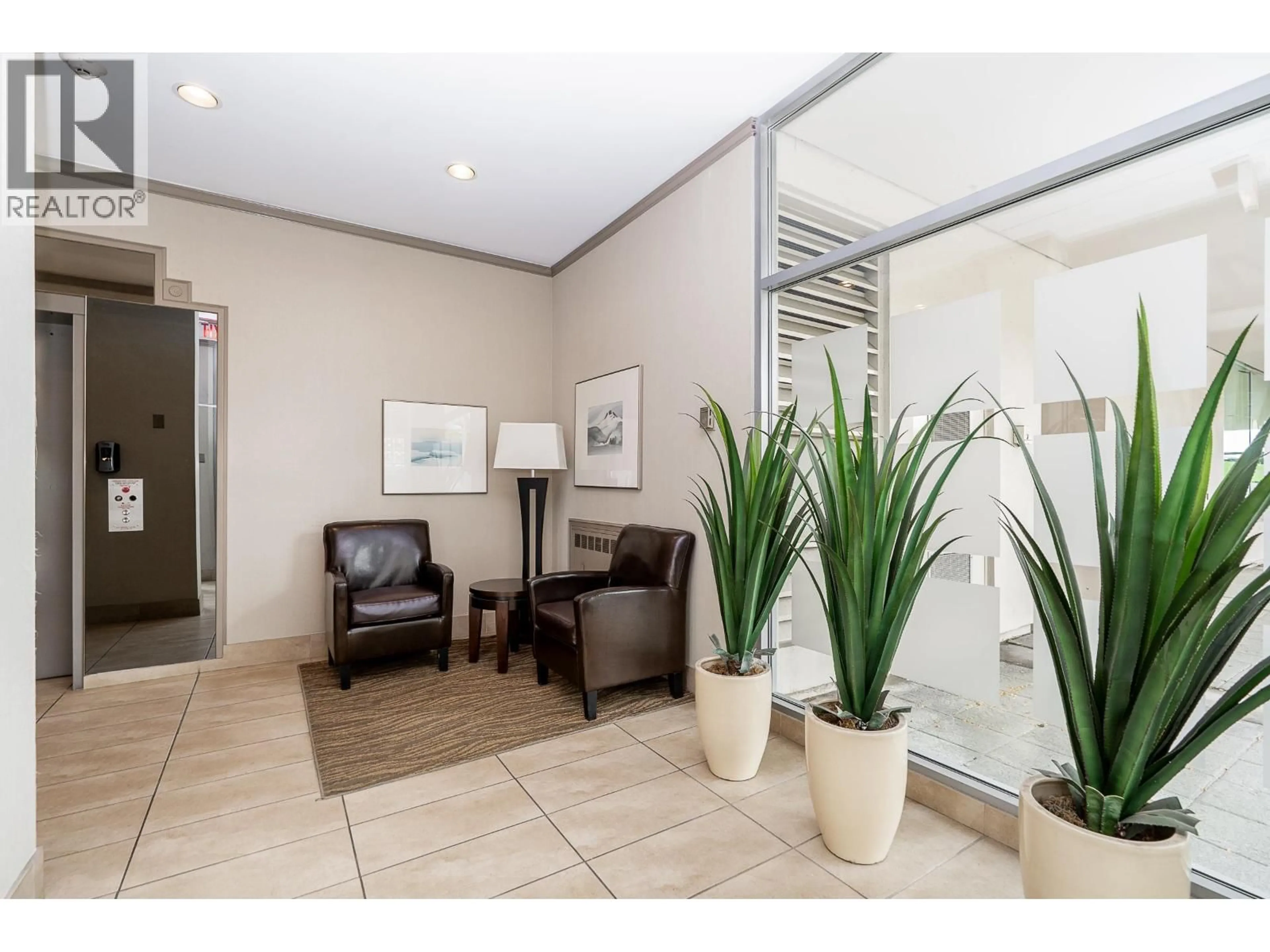 Indoor foyer for 804 - 1355 BROADWAY, Vancouver British Columbia V6H1G8