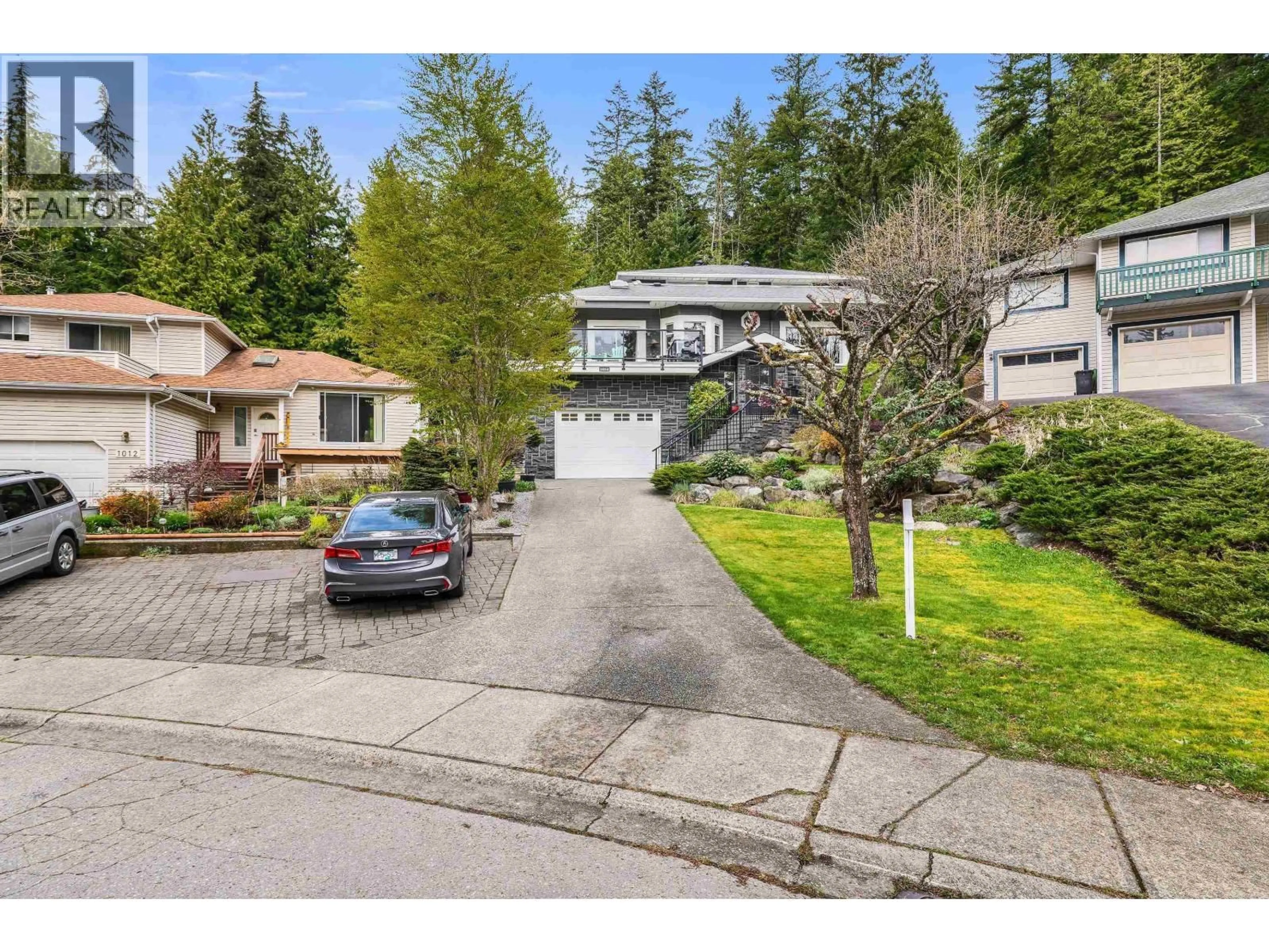 A pic from outside/outdoor area/front of a property/back of a property/a pic from drone, street for 1014 LANARK PLACE, Squamish British Columbia V0N1T0