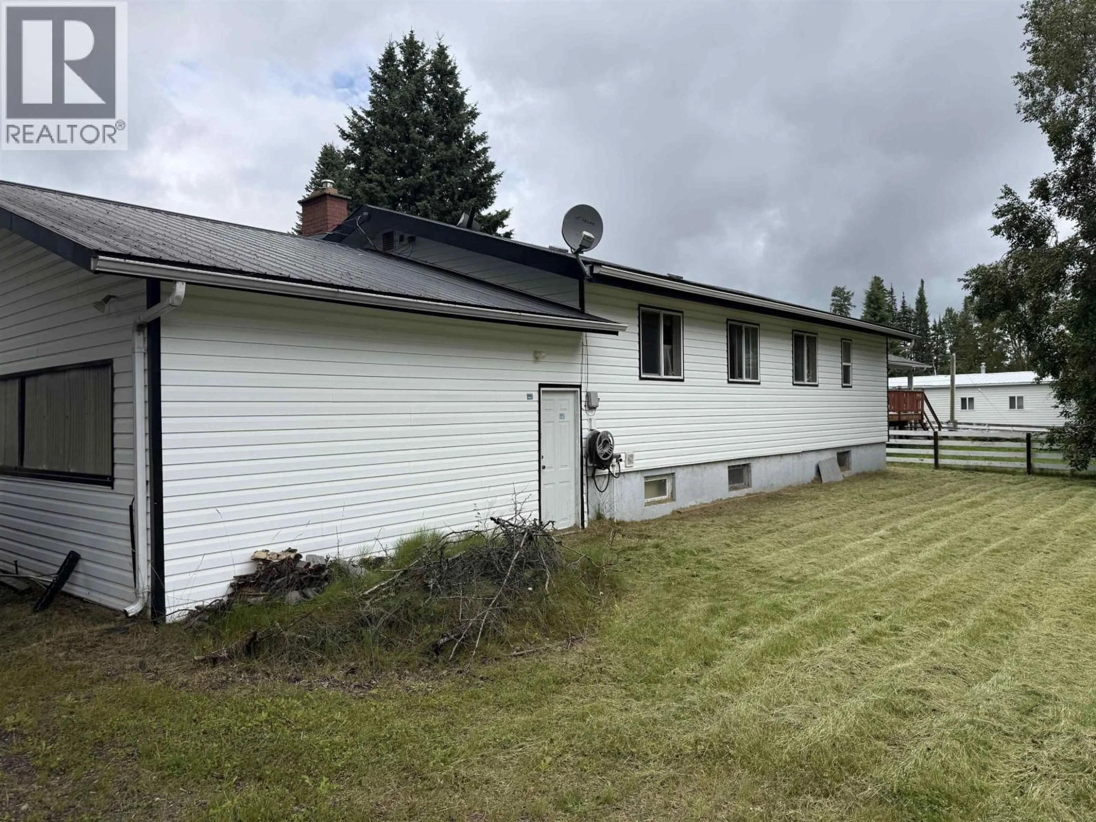 A pic from outside/outdoor area/front of a property/back of a property/a pic from drone, building for 3633 EDEN DRIVE, Prince George British Columbia V2K2L5