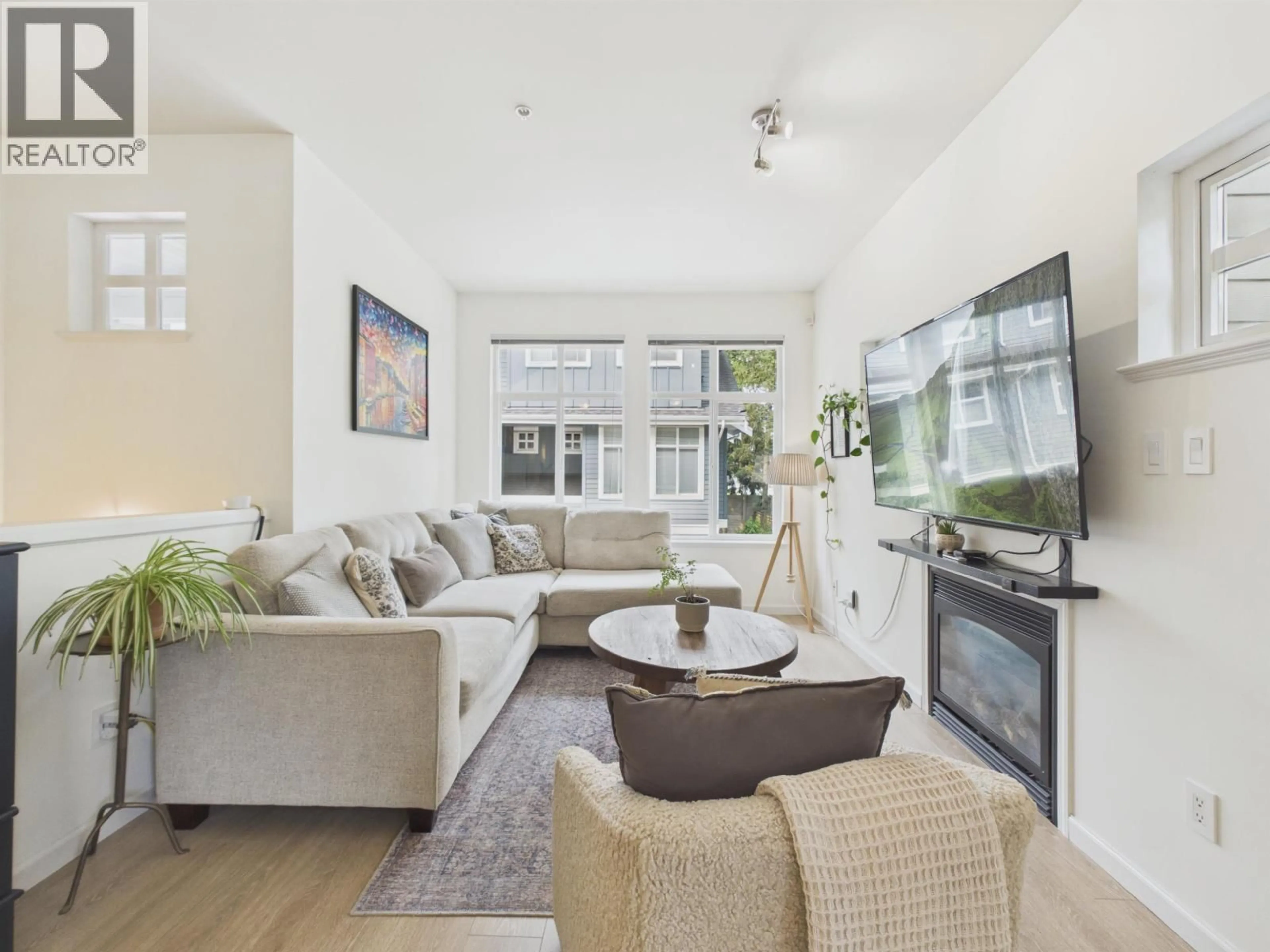 Living room with furniture, unknown for 57 - 935 EWEN AVENUE, New Westminster British Columbia V3M0A1
