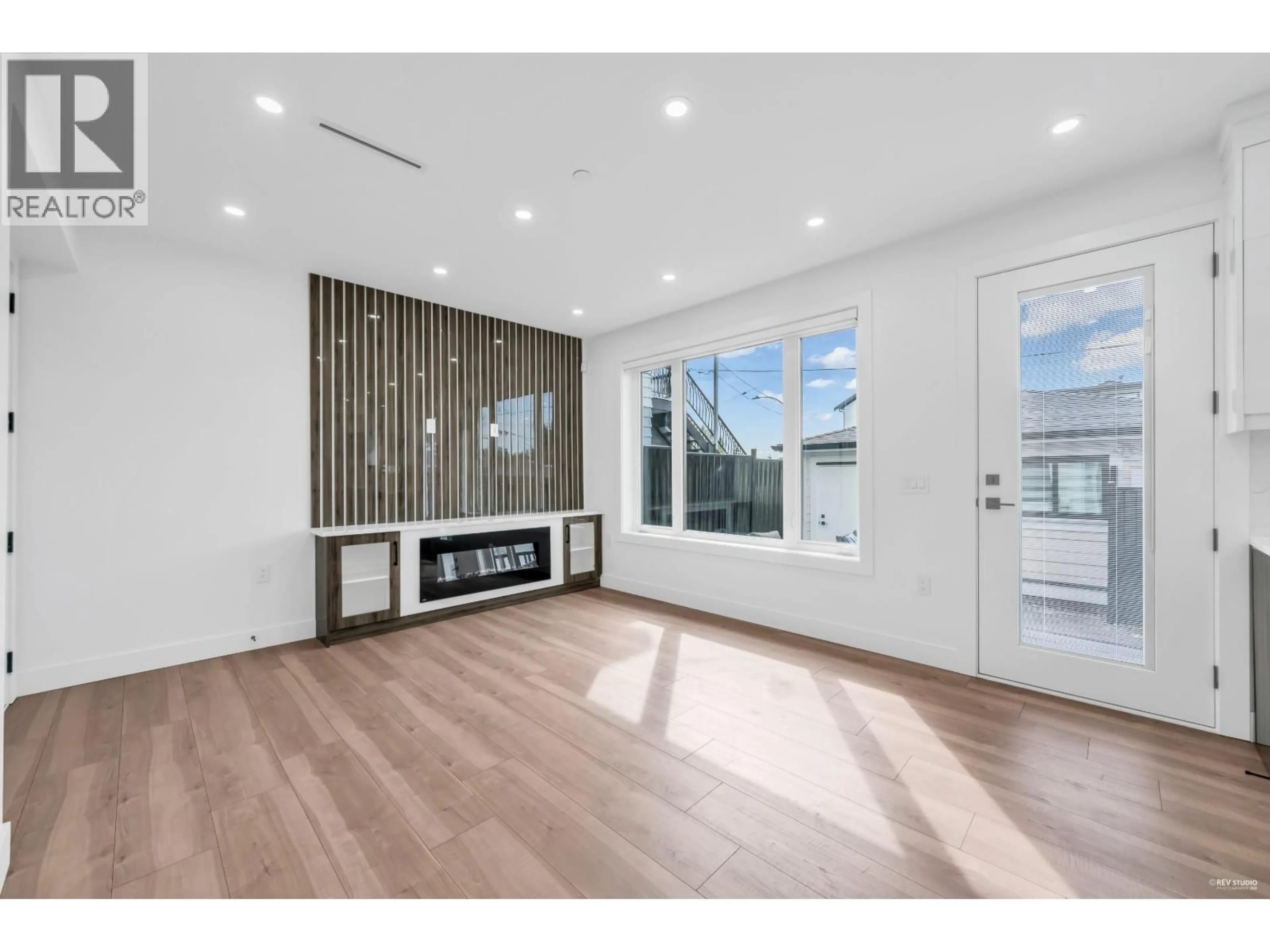 A pic of a room for 2 - 3344 ADANAC STREET, Vancouver British Columbia V5K2P3