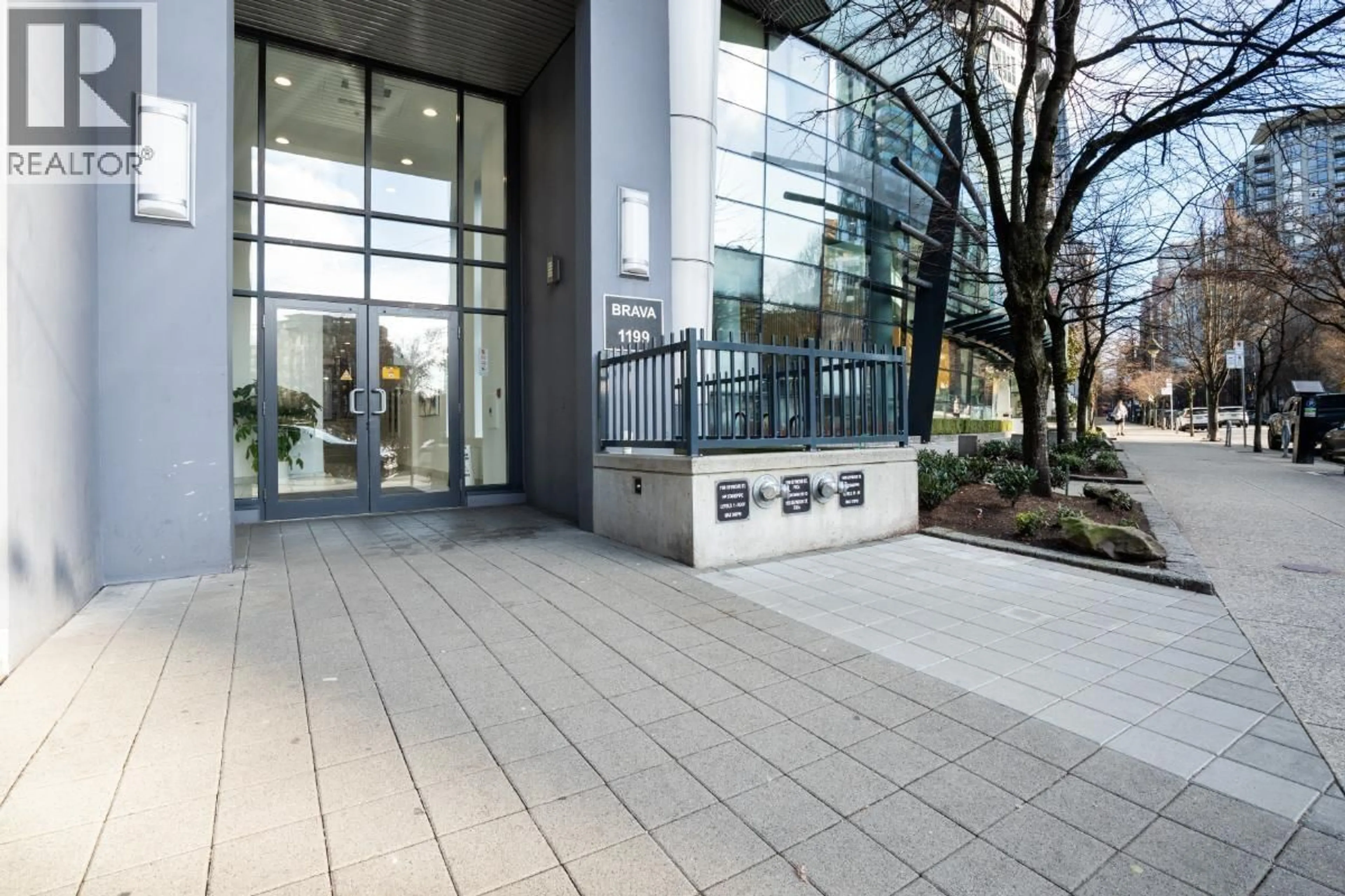 Indoor foyer for 601 - 1199 SEYMOUR STREET, Vancouver British Columbia V6B1K3
