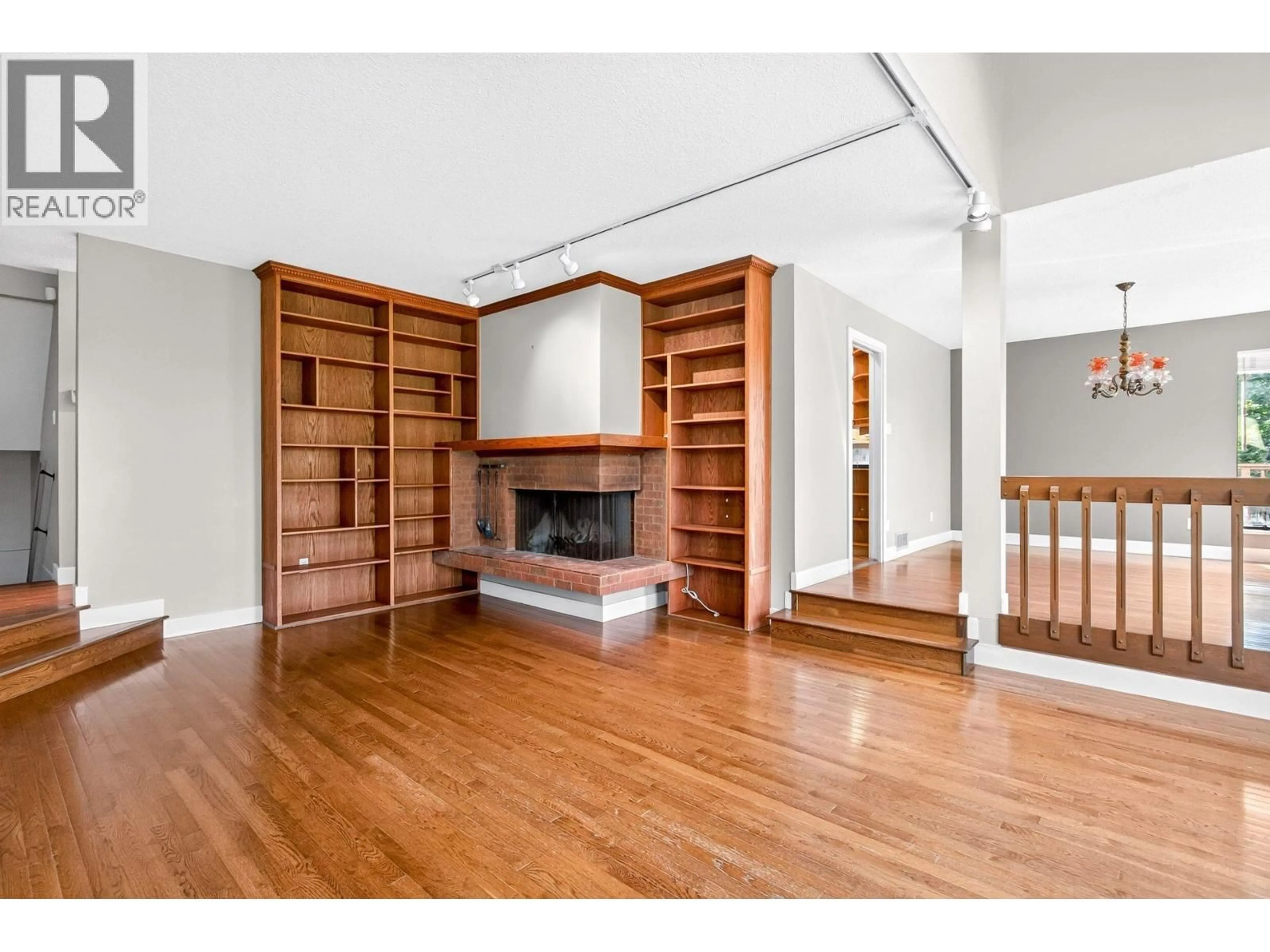 Unknown for 5600 GROUSEWOODS PLACE, North Vancouver British Columbia V7R4T4