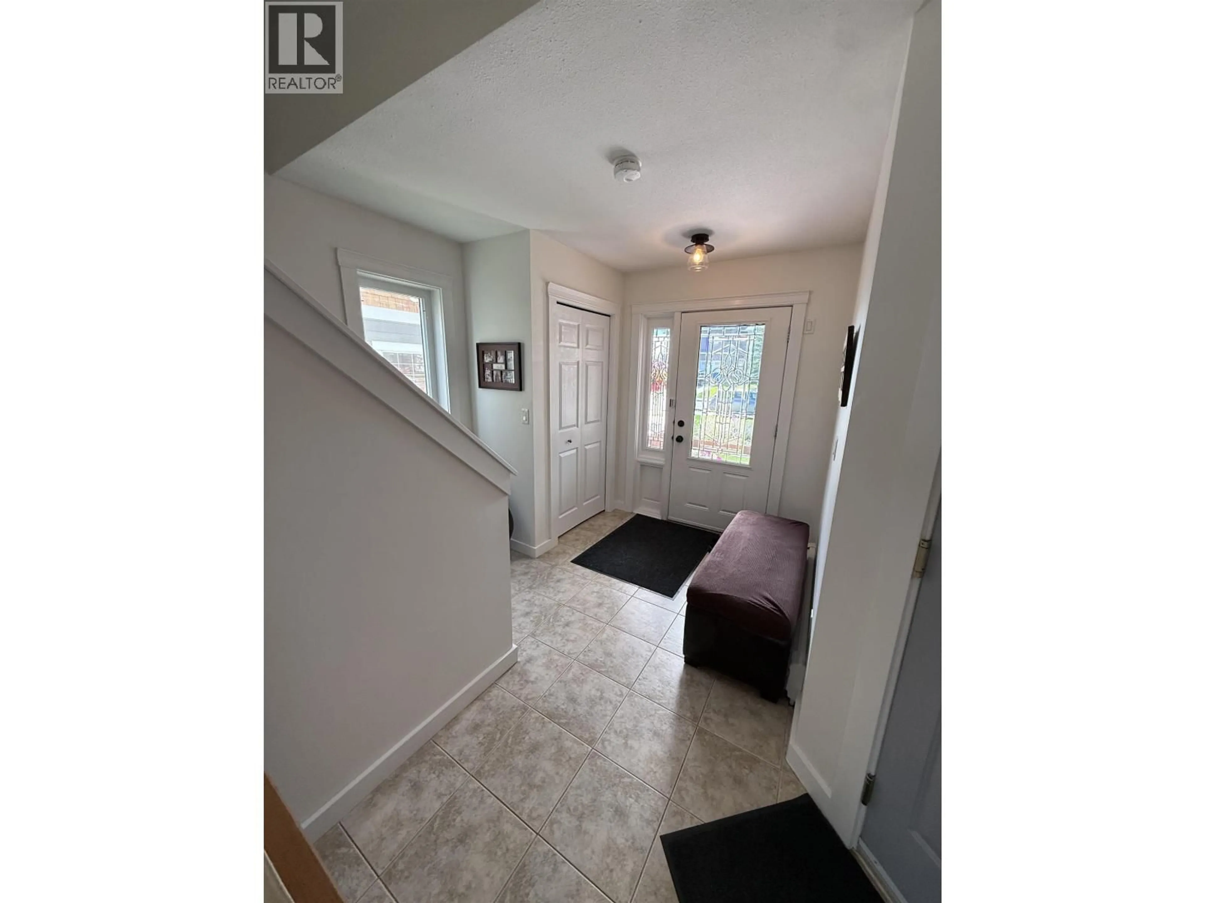 Indoor entryway for 10008 112 AVENUE, Fort St. John British Columbia V1J6G6