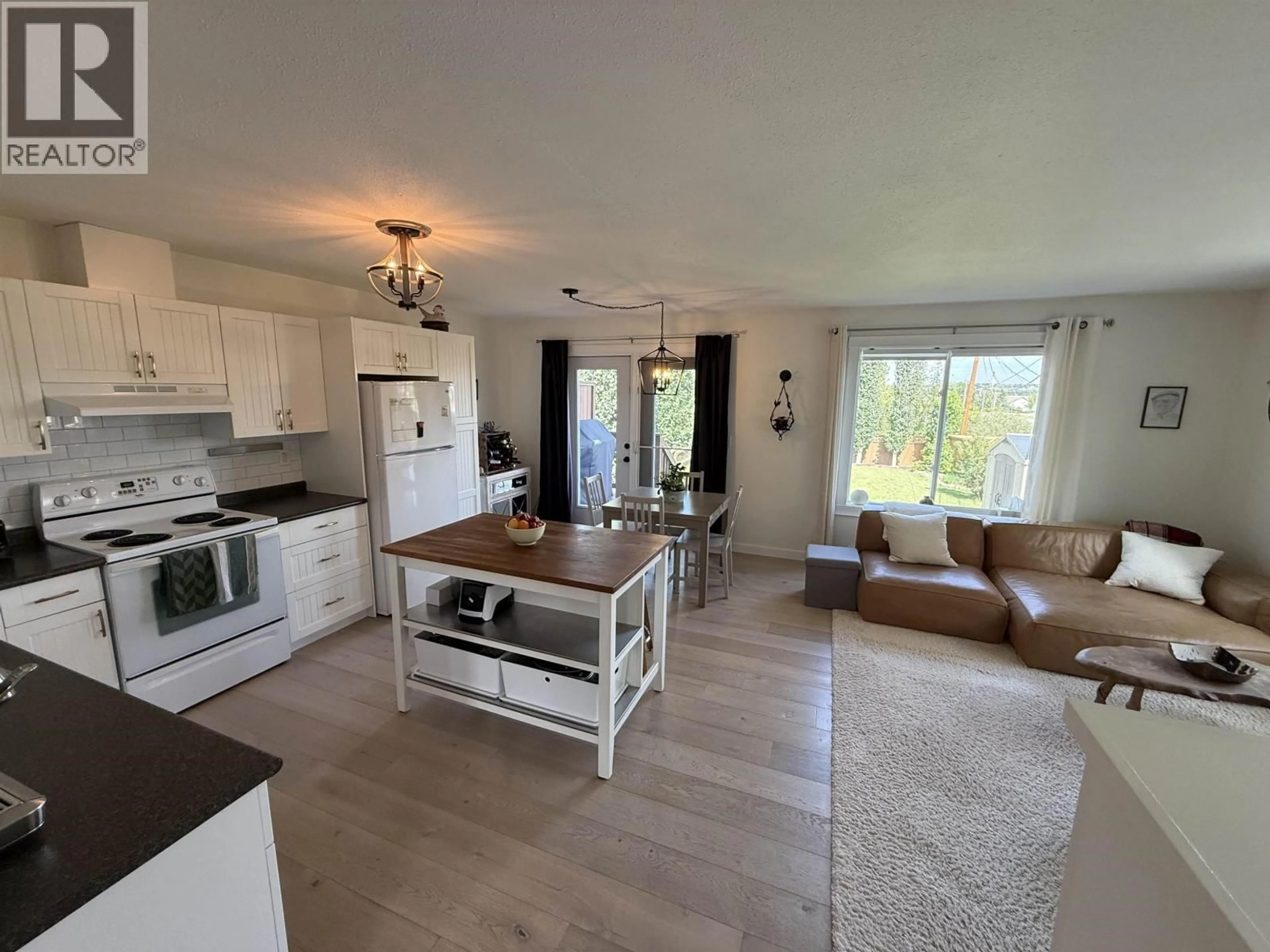 Open concept kitchen, wood/laminate floor for 10008 112 AVENUE, Fort St. John British Columbia V1J6G6