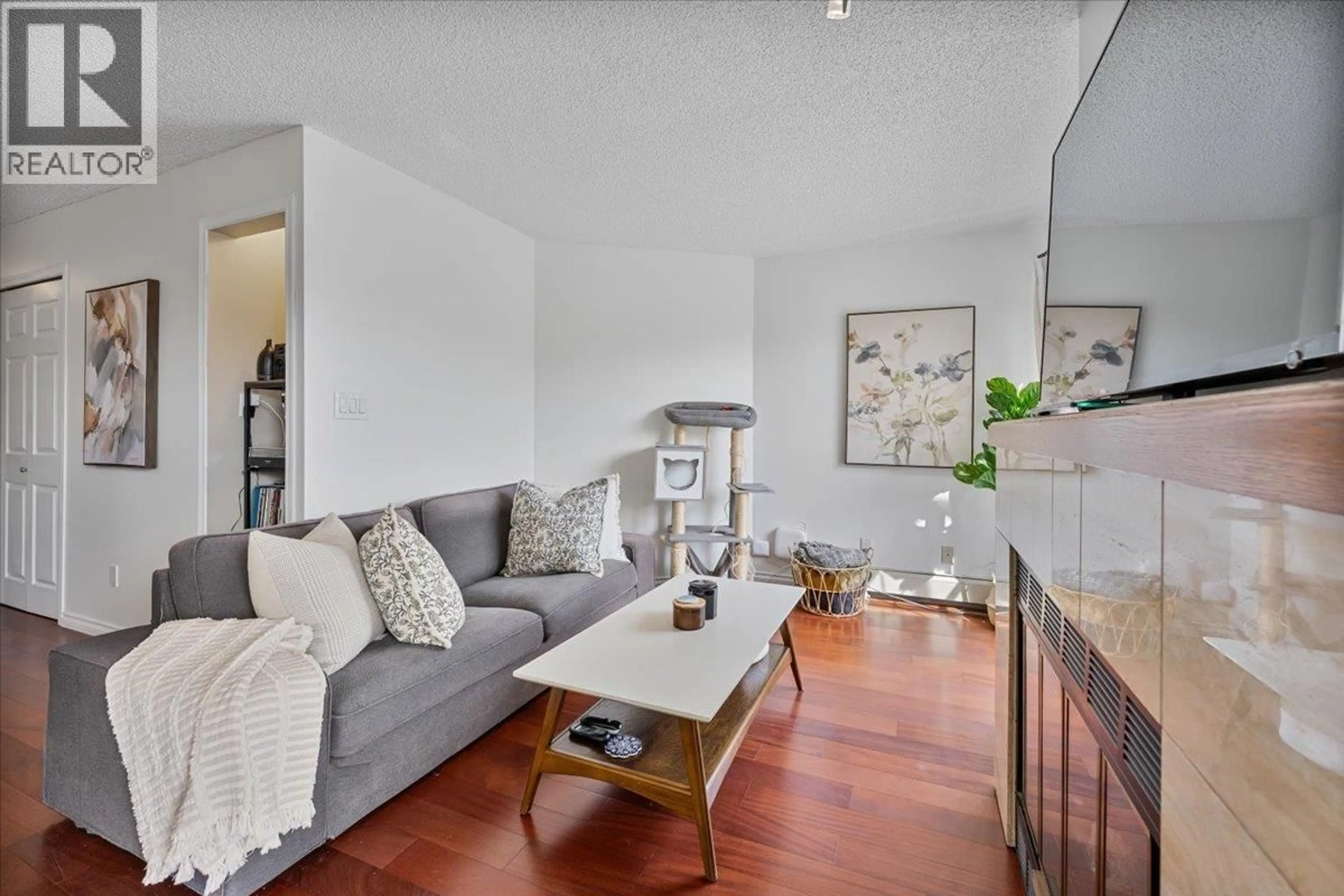Living room with furniture, unknown for 313 - 12 K DE K COURT, New Westminster British Columbia V3M6C5