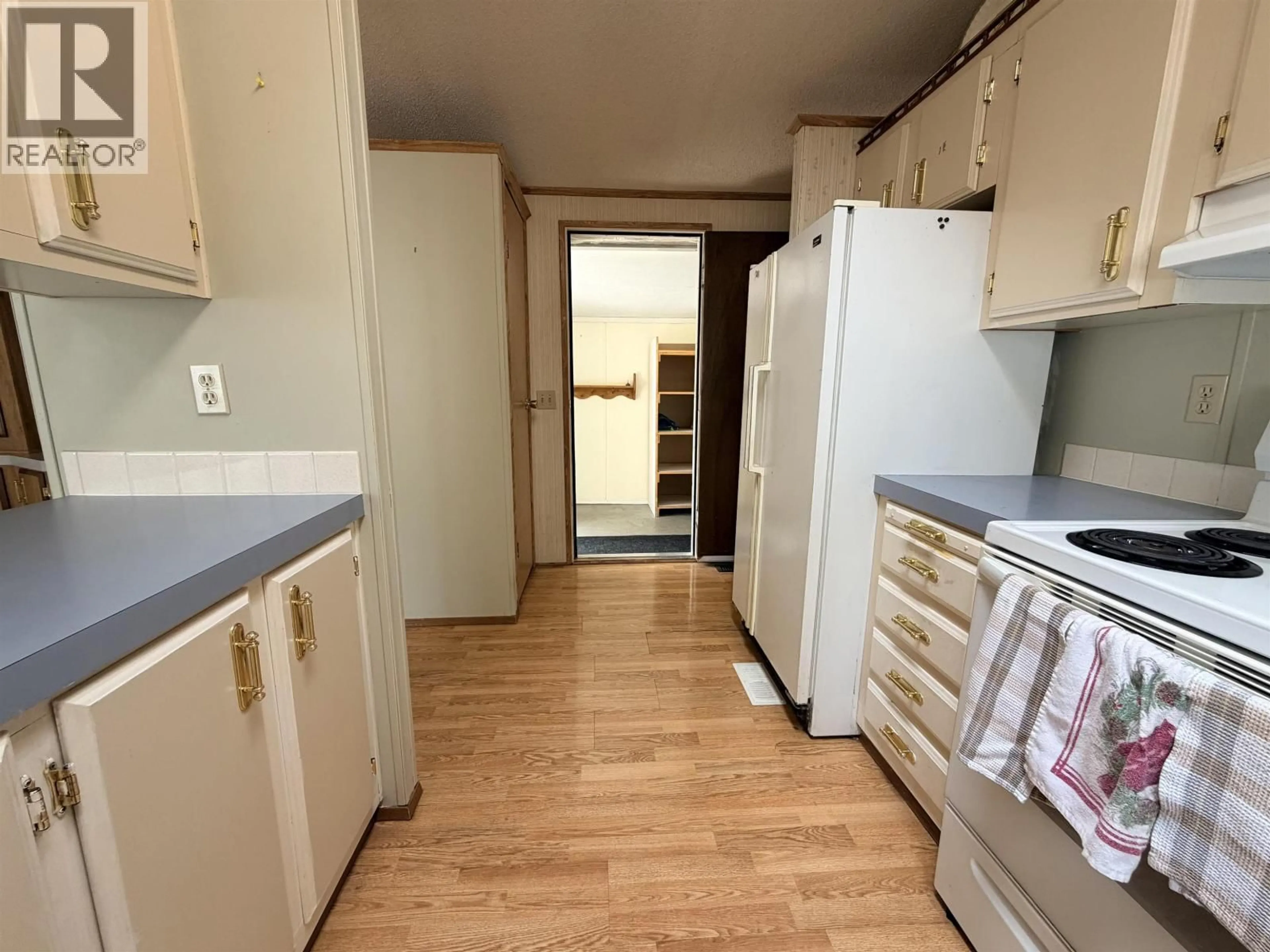 Standard kitchen, unknown for 10 - 2155 COMMODORE CRESCENT, Williams Lake British Columbia V2G5E1