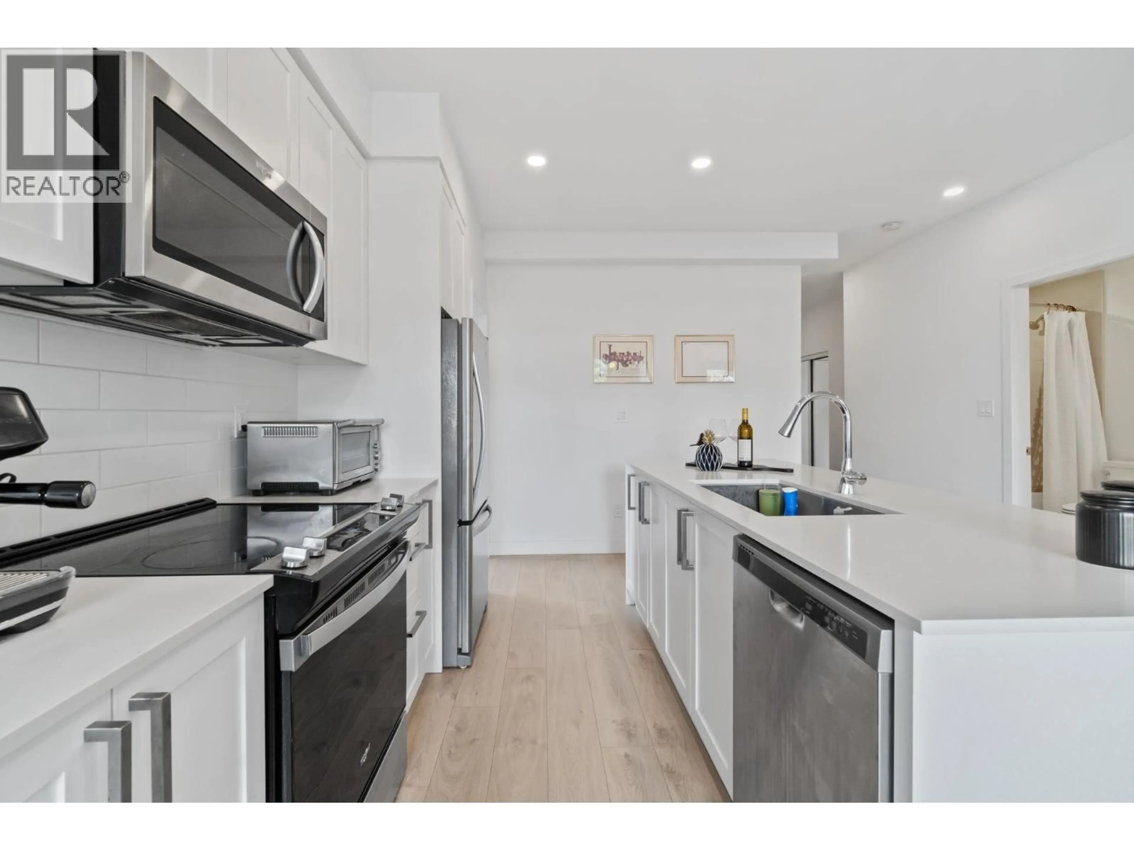 Standard kitchen, unknown for 301 - 808 GAUTHIER AVENUE, Coquitlam British Columbia V3K0H1