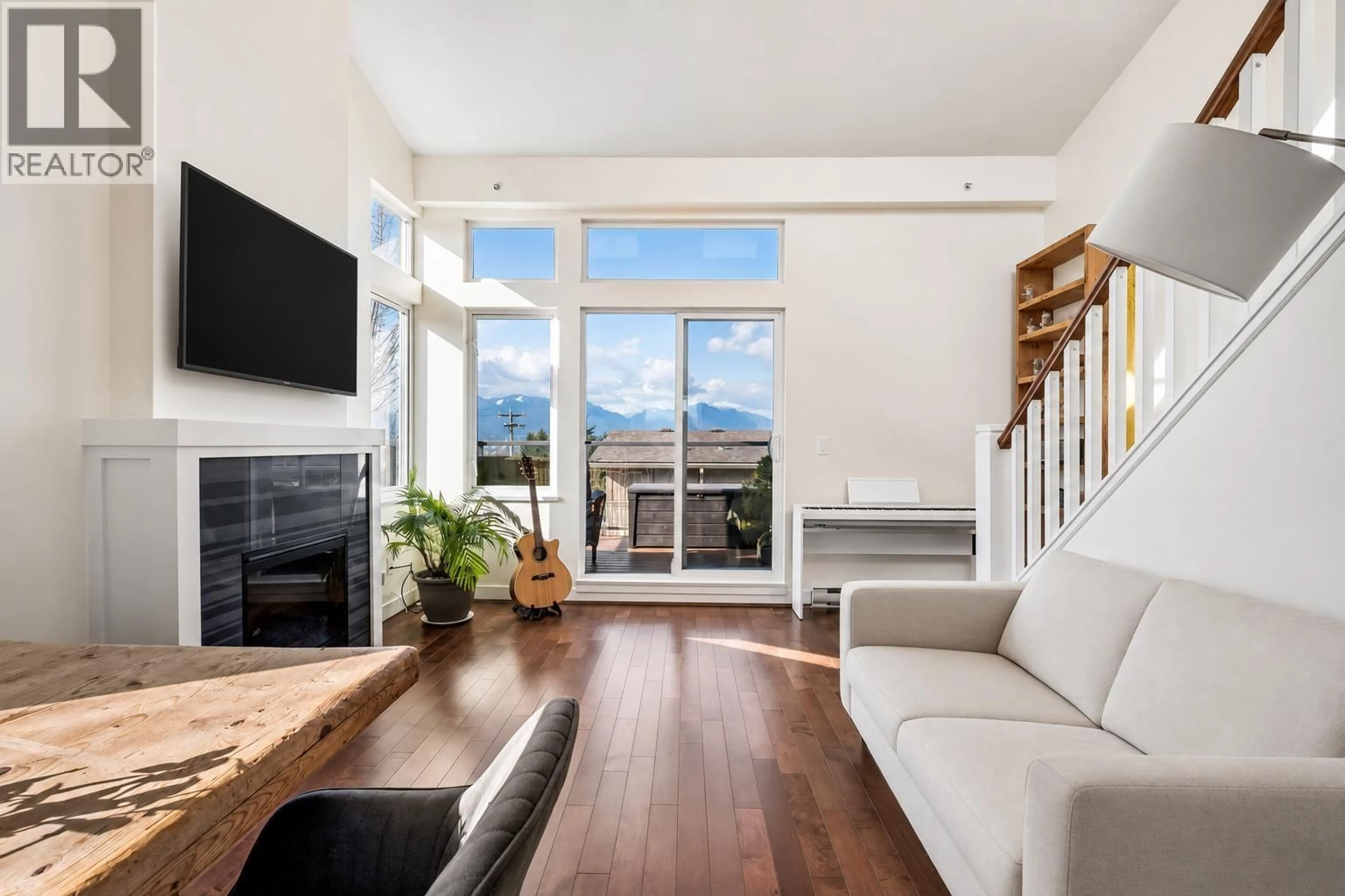 Living room with furniture, wood/laminate floor for 18 - 3788 LAUREL STREET, Burnaby British Columbia V5G1M7