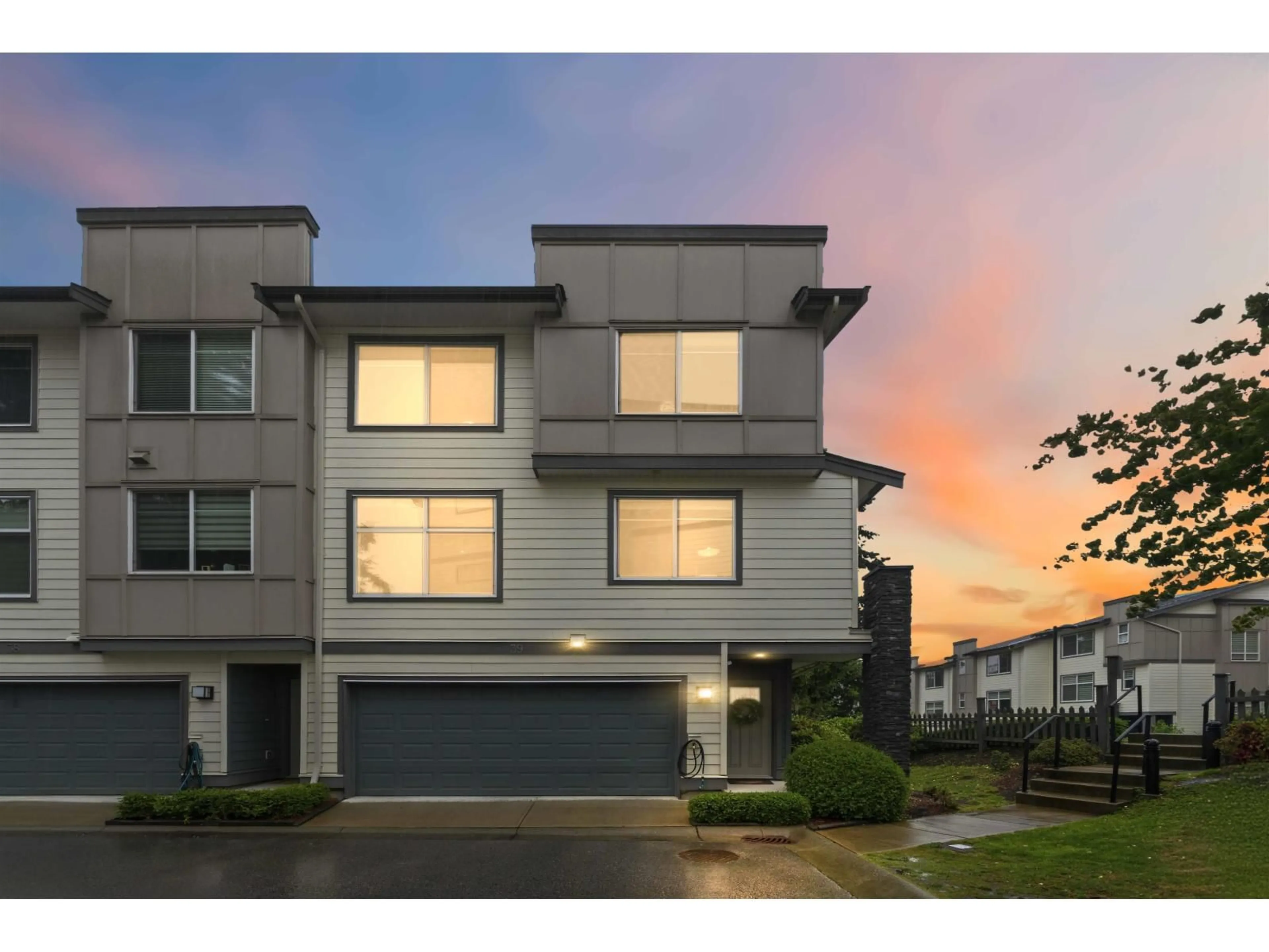 A pic from outside/outdoor area/front of a property/back of a property/a pic from drone, street for 39 - 15633 MOUNTAIN VIEW DRIVE, Surrey British Columbia V3Z0W8
