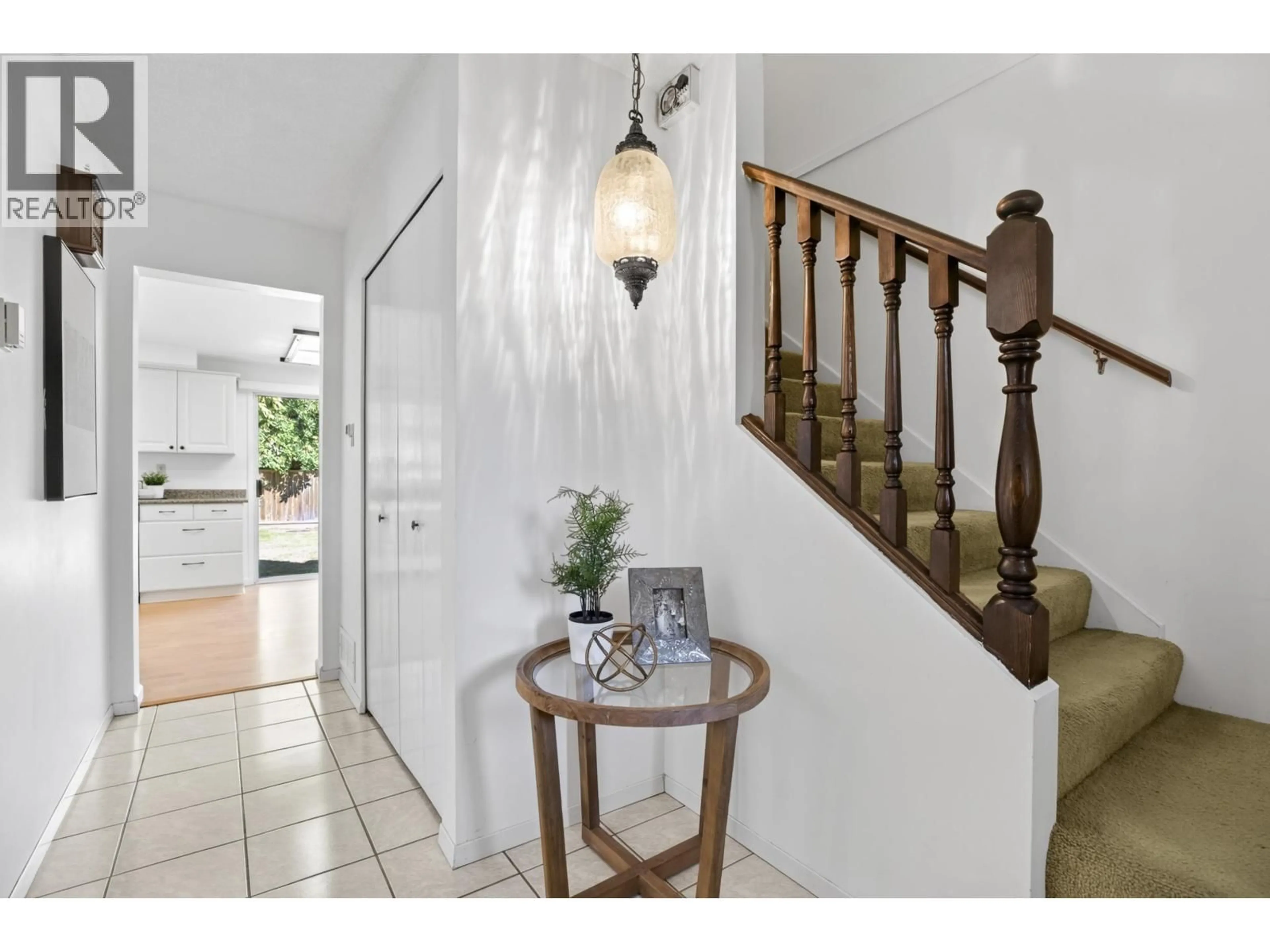 Indoor entryway for 7940 WILLOWFIELD DRIVE, Richmond British Columbia V7C4S7