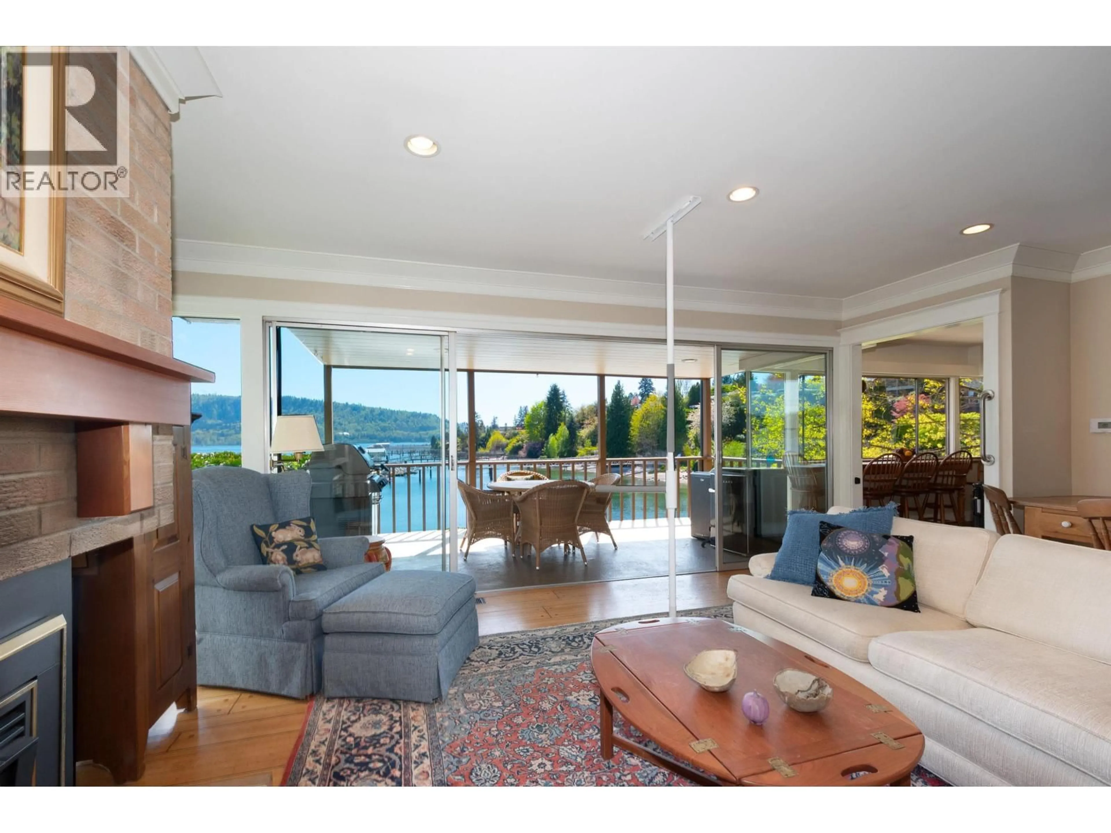 Living room with furniture, unknown for 4455 HARRIS PLACE, North Vancouver British Columbia V7G1E9