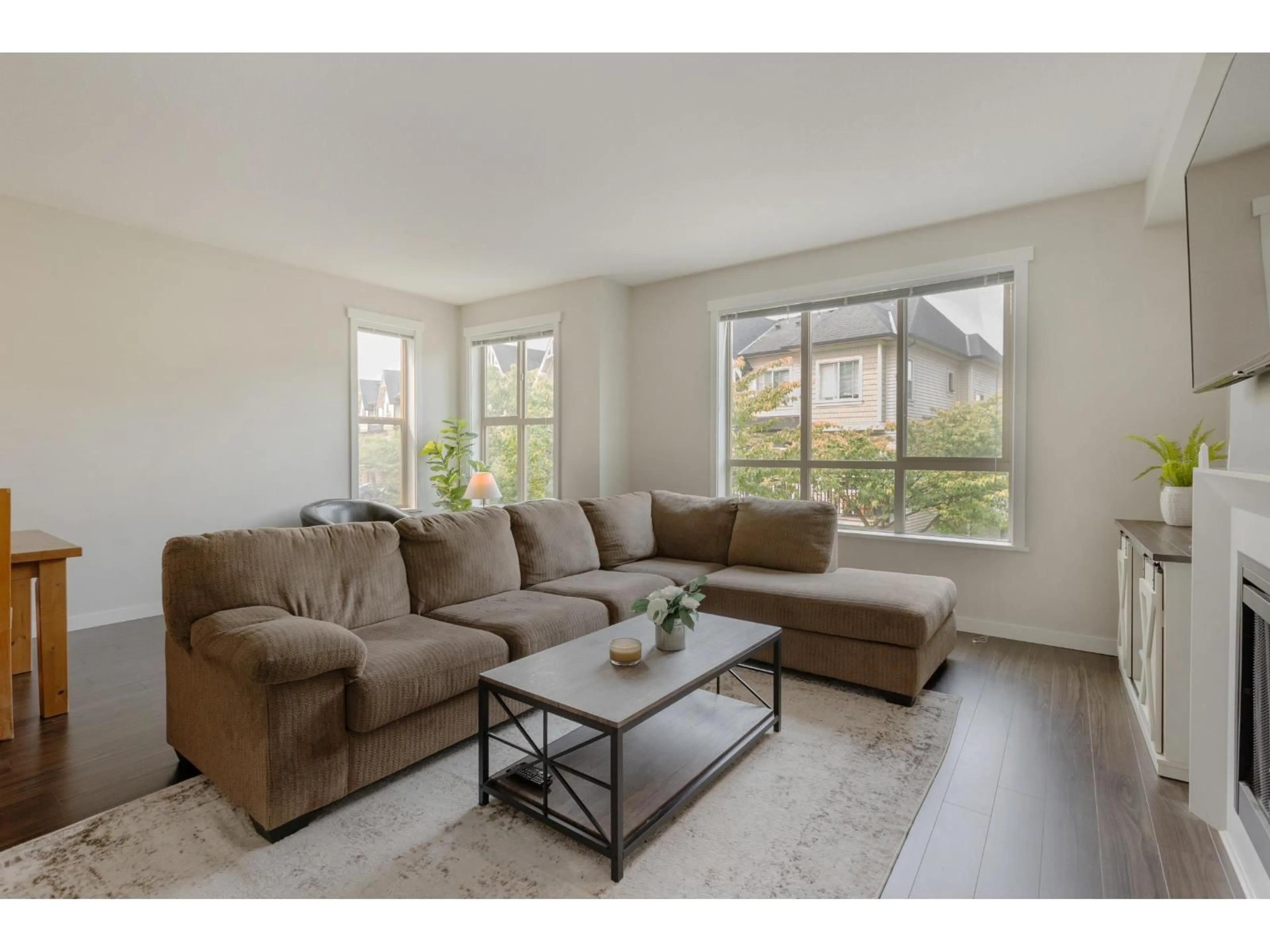 Living room with furniture, wood/laminate floor for 22 - 10595 DELSOM CRESCENT, Delta British Columbia V4C0C2