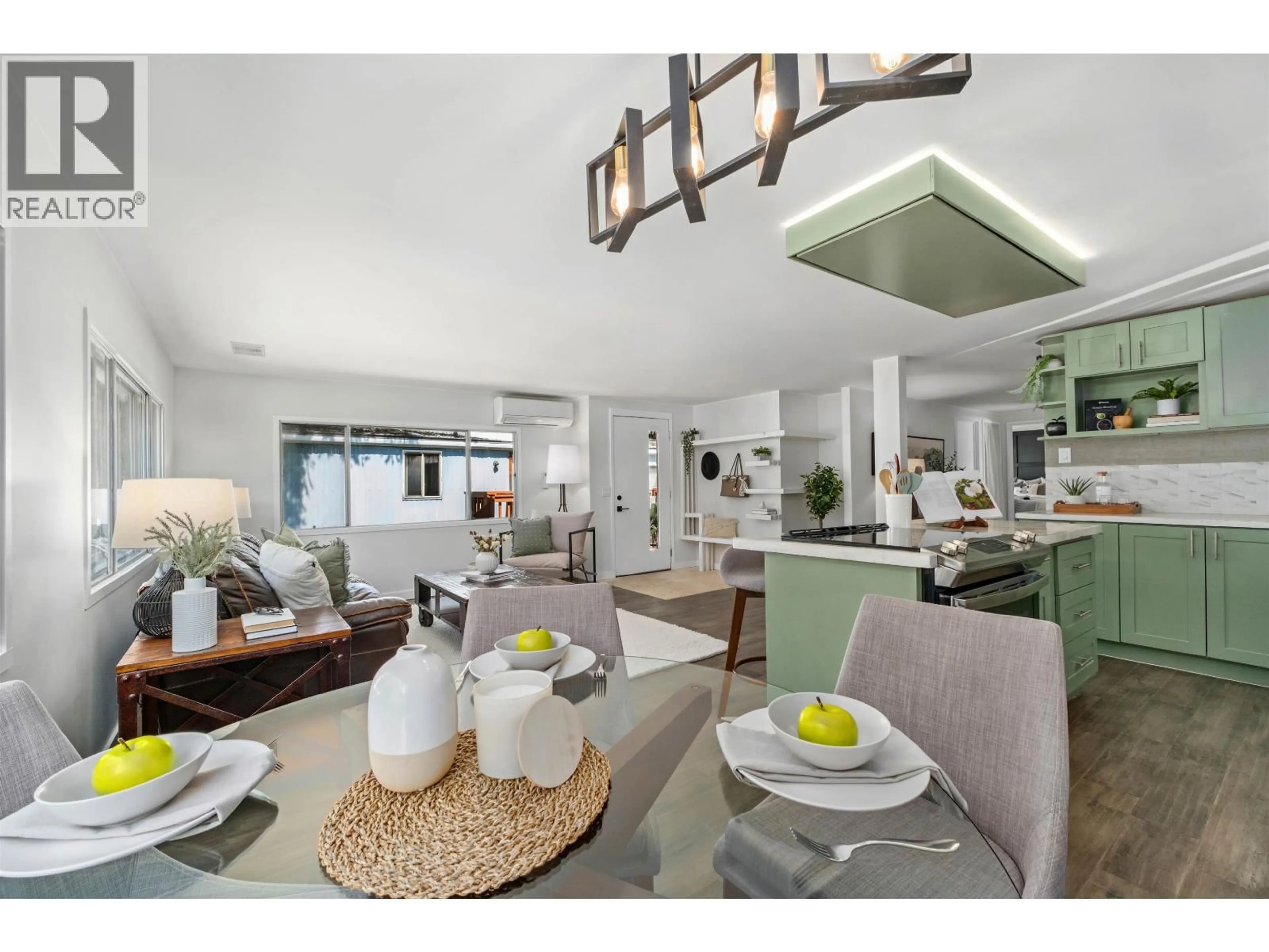Open concept kitchen, ceramic/tile floor for 17 - 7370 HIGHWAY 99, Pemberton British Columbia V0N2L1