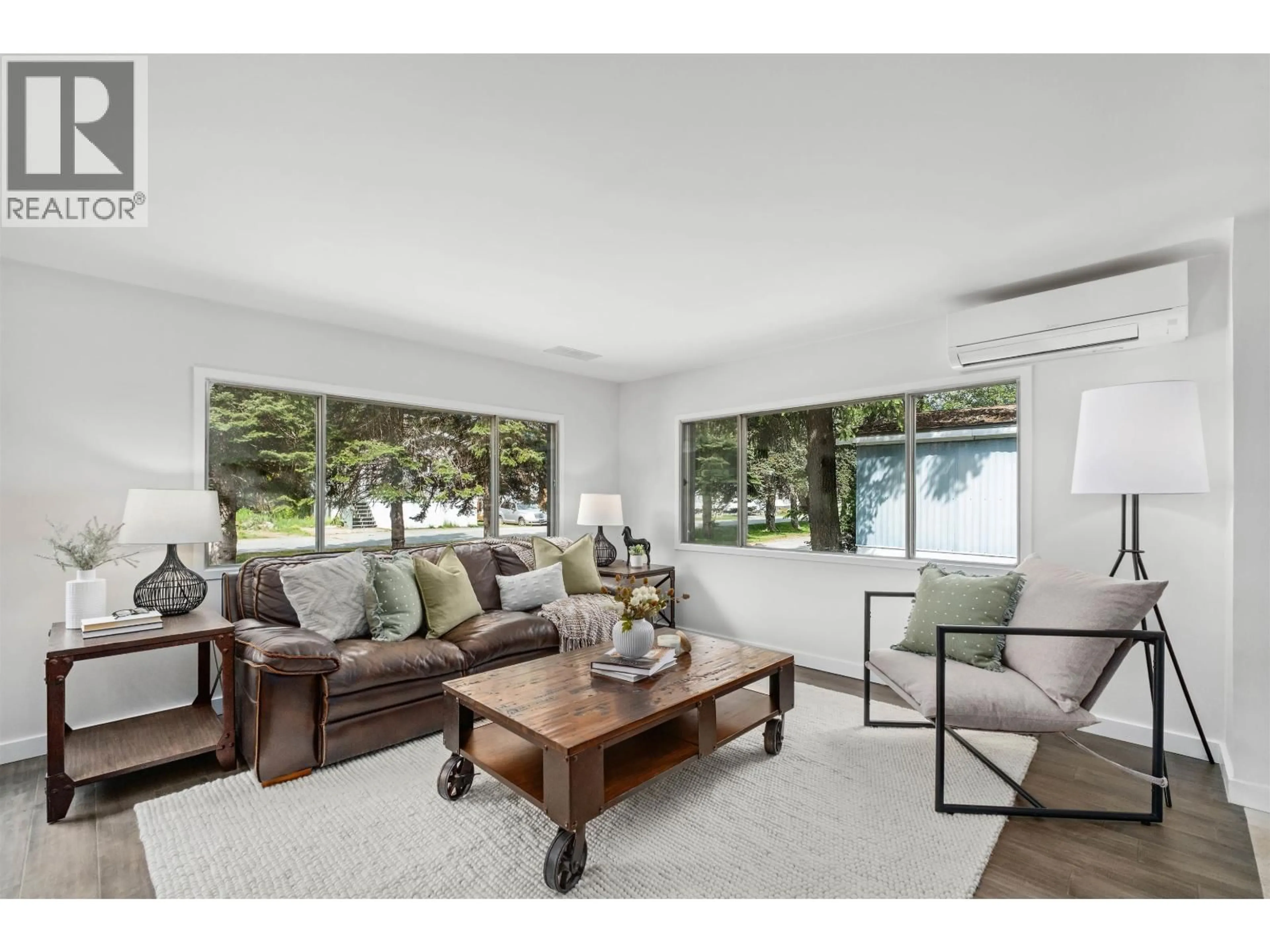 Living room with furniture, unknown for 17 - 7370 HIGHWAY 99, Pemberton British Columbia V0N2L1