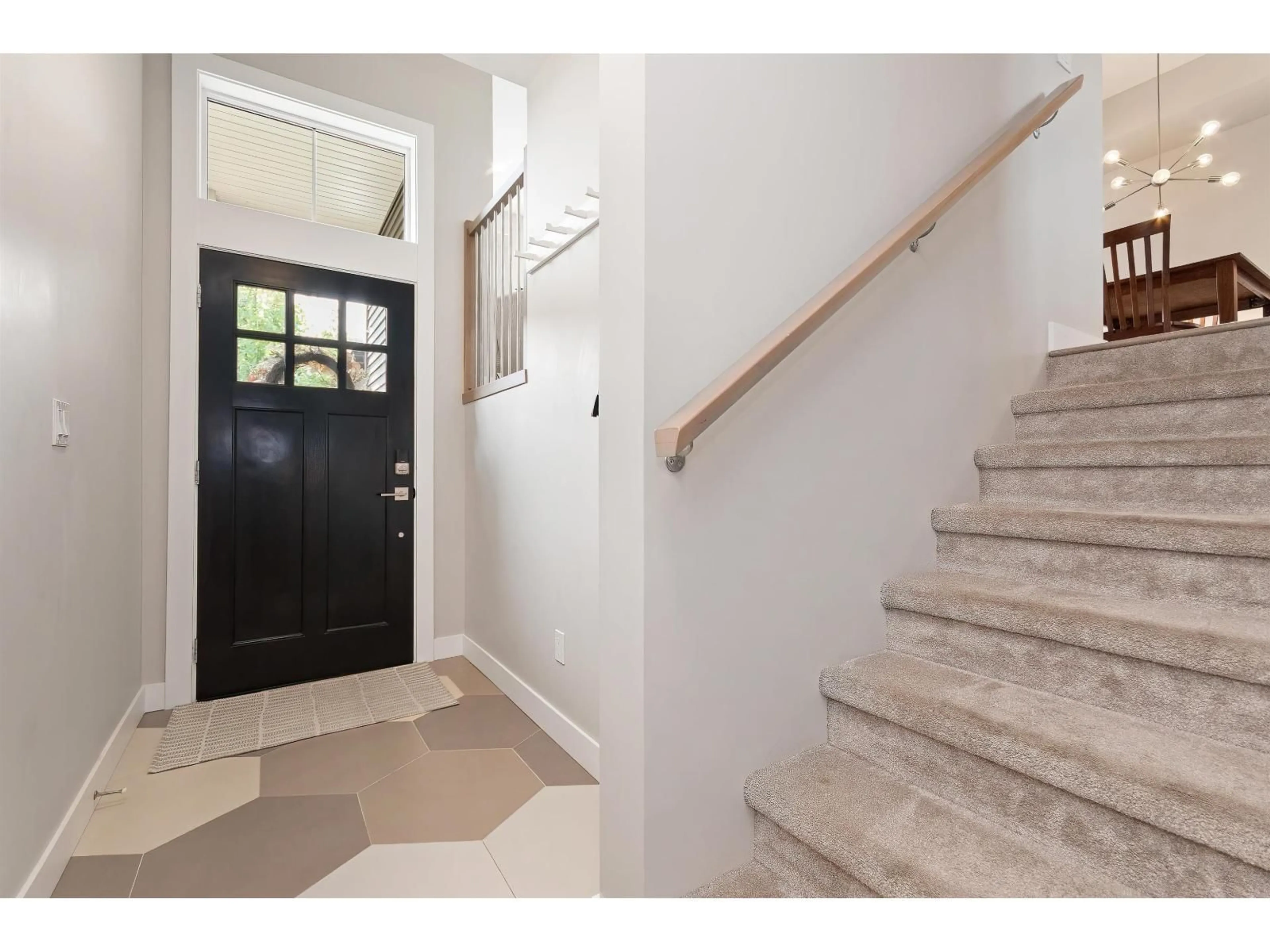Indoor entryway for 14 - 45545 KIPP AVENUE, Chilliwack British Columbia V2P0H5