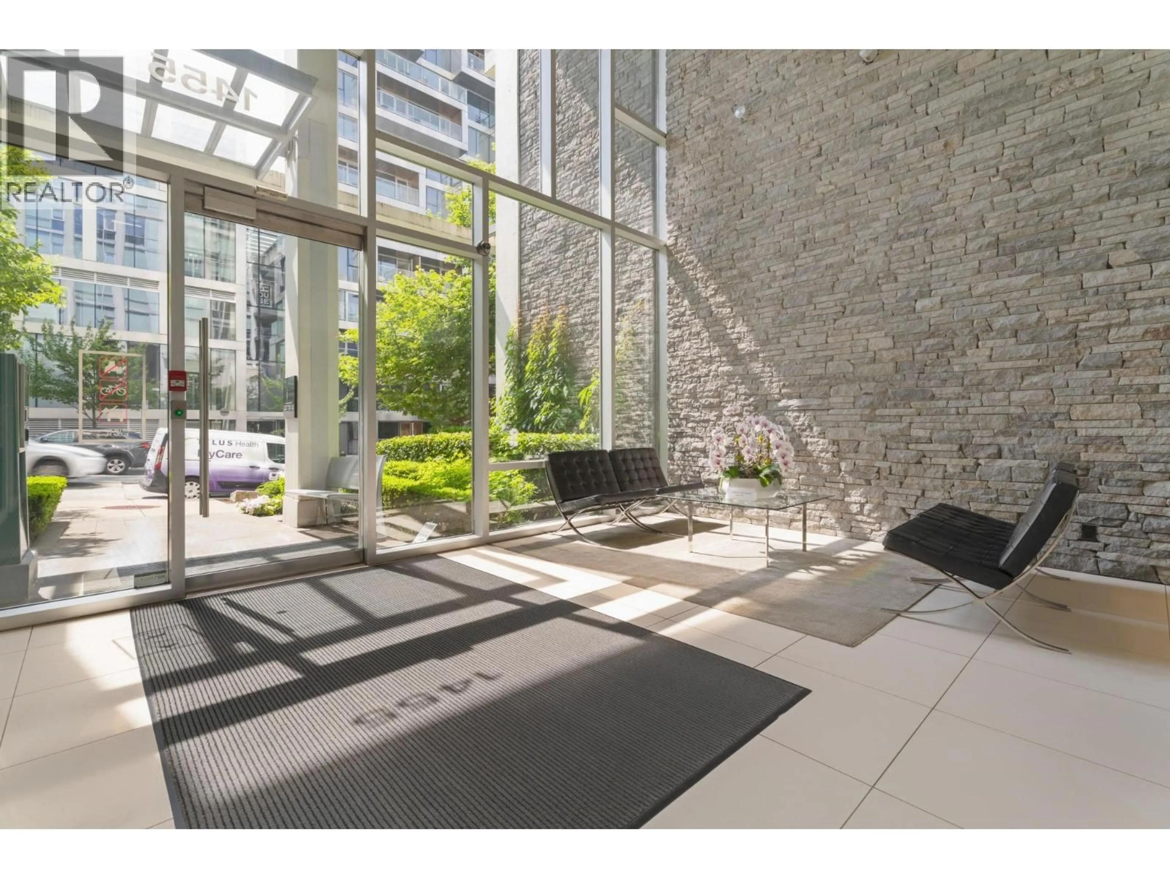 Indoor foyer for 1202 - 1455 HOWE, Vancouver British Columbia V6Z1C2