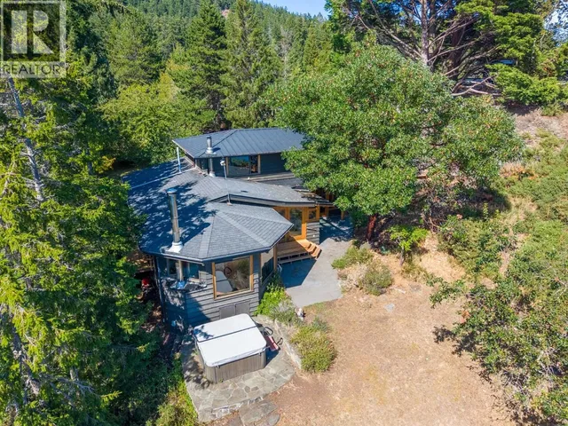9919 SOUTHLANDS DRIVE, Pender Island 3