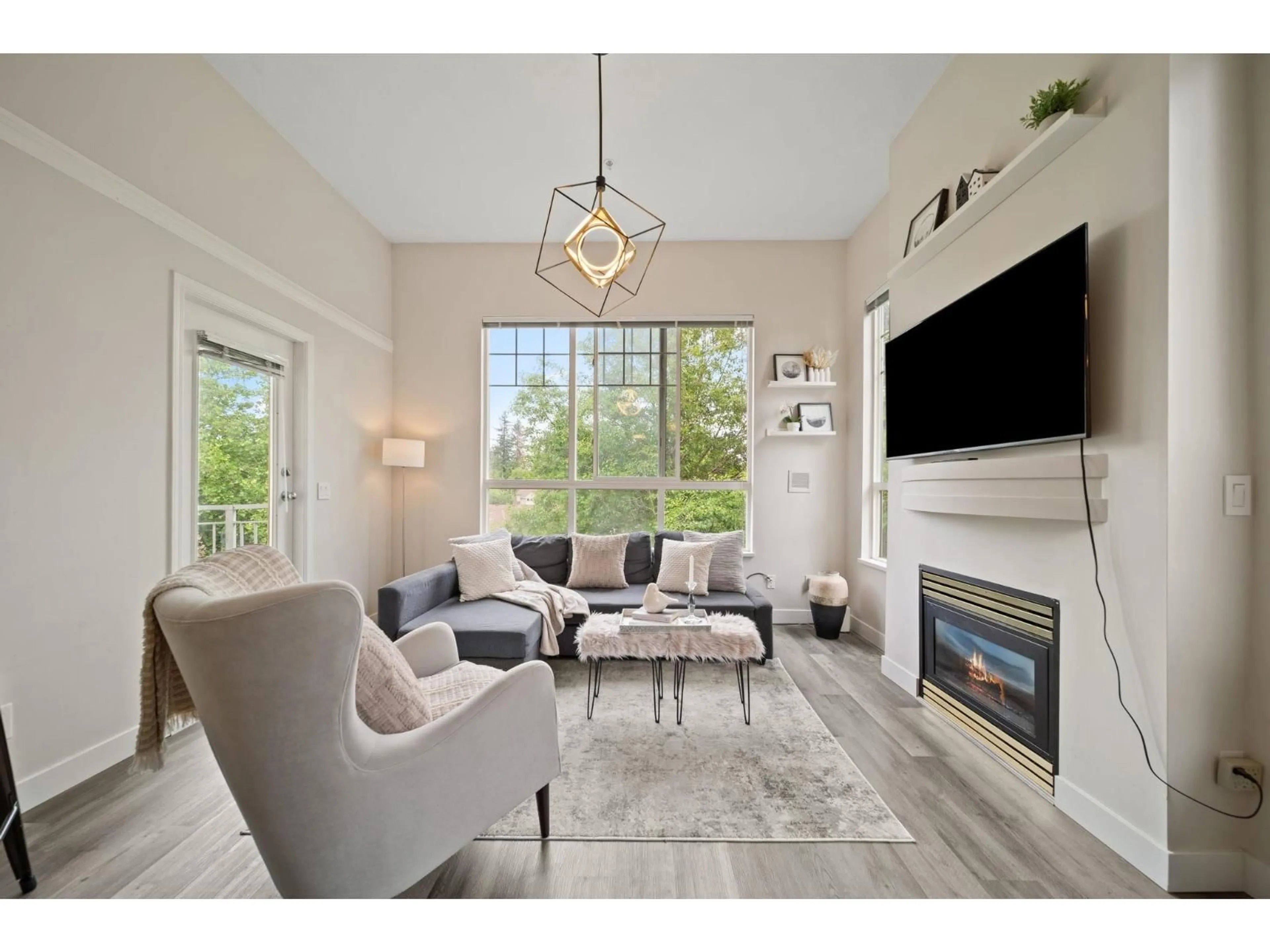 Living room with furniture, unknown for 404 - 10186 155 STREET, Surrey British Columbia V3R0R6