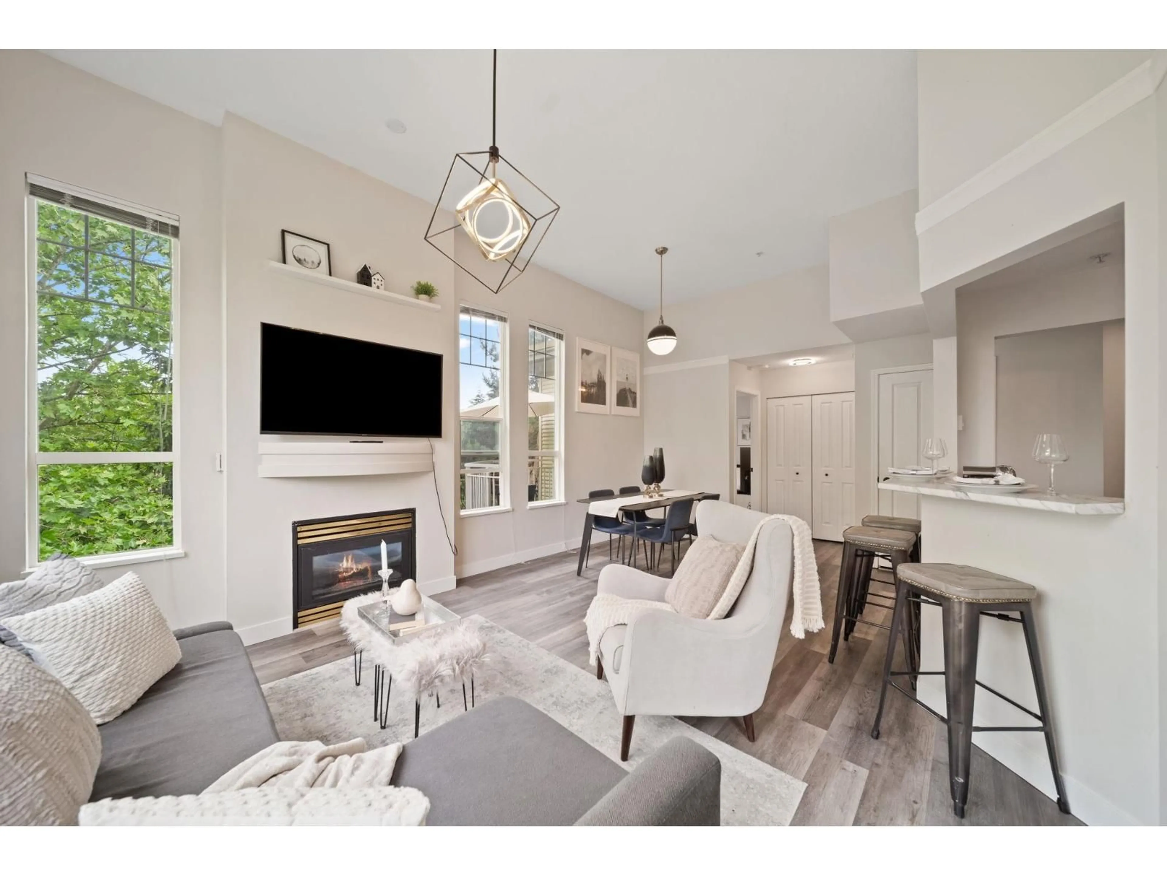 Unknown for 404 - 10186 155 STREET, Surrey British Columbia V3R0R6